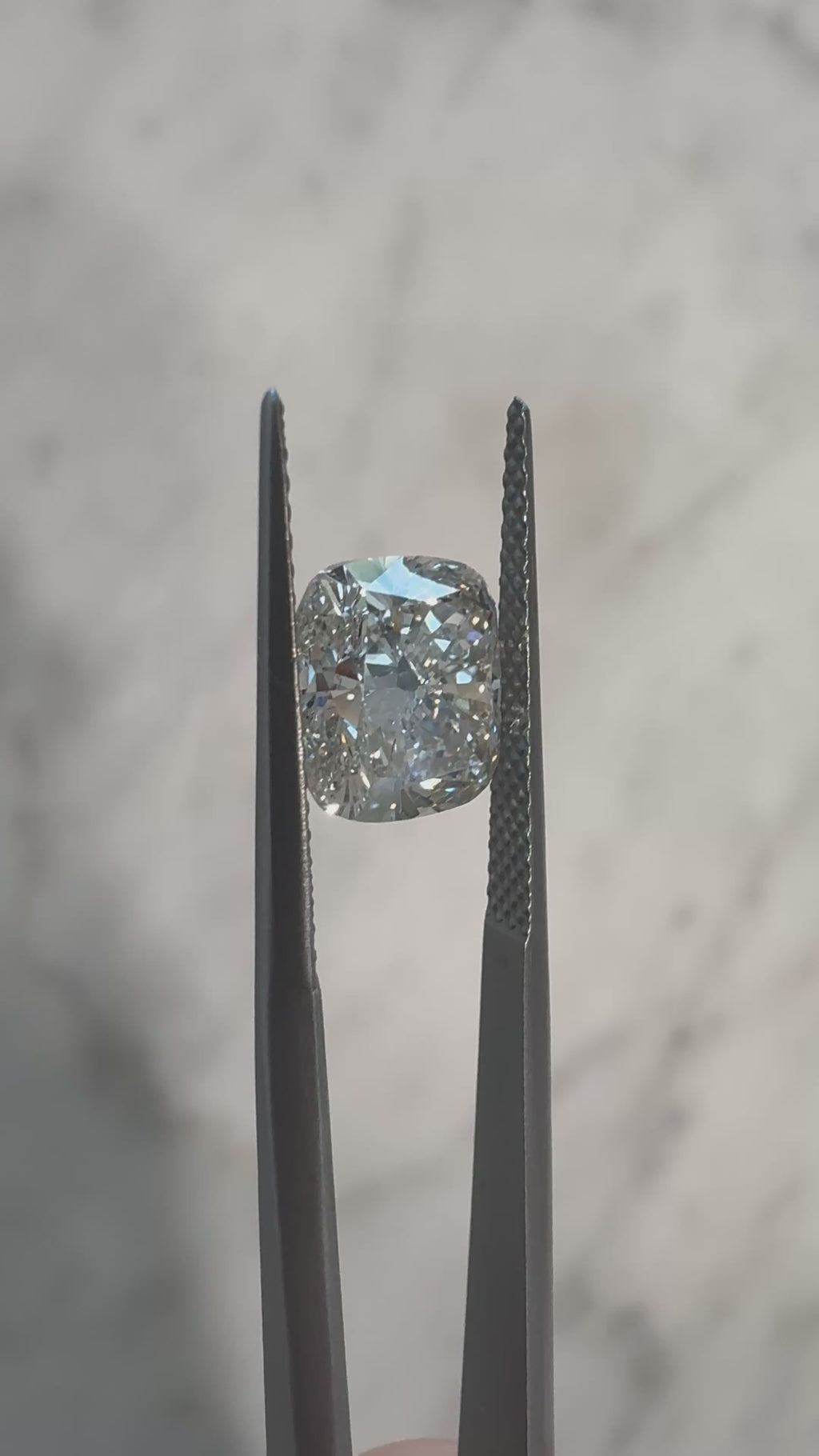 Cushion | 3.01ct G VS2 | 1.06 ratio | IGI Certified 598390779