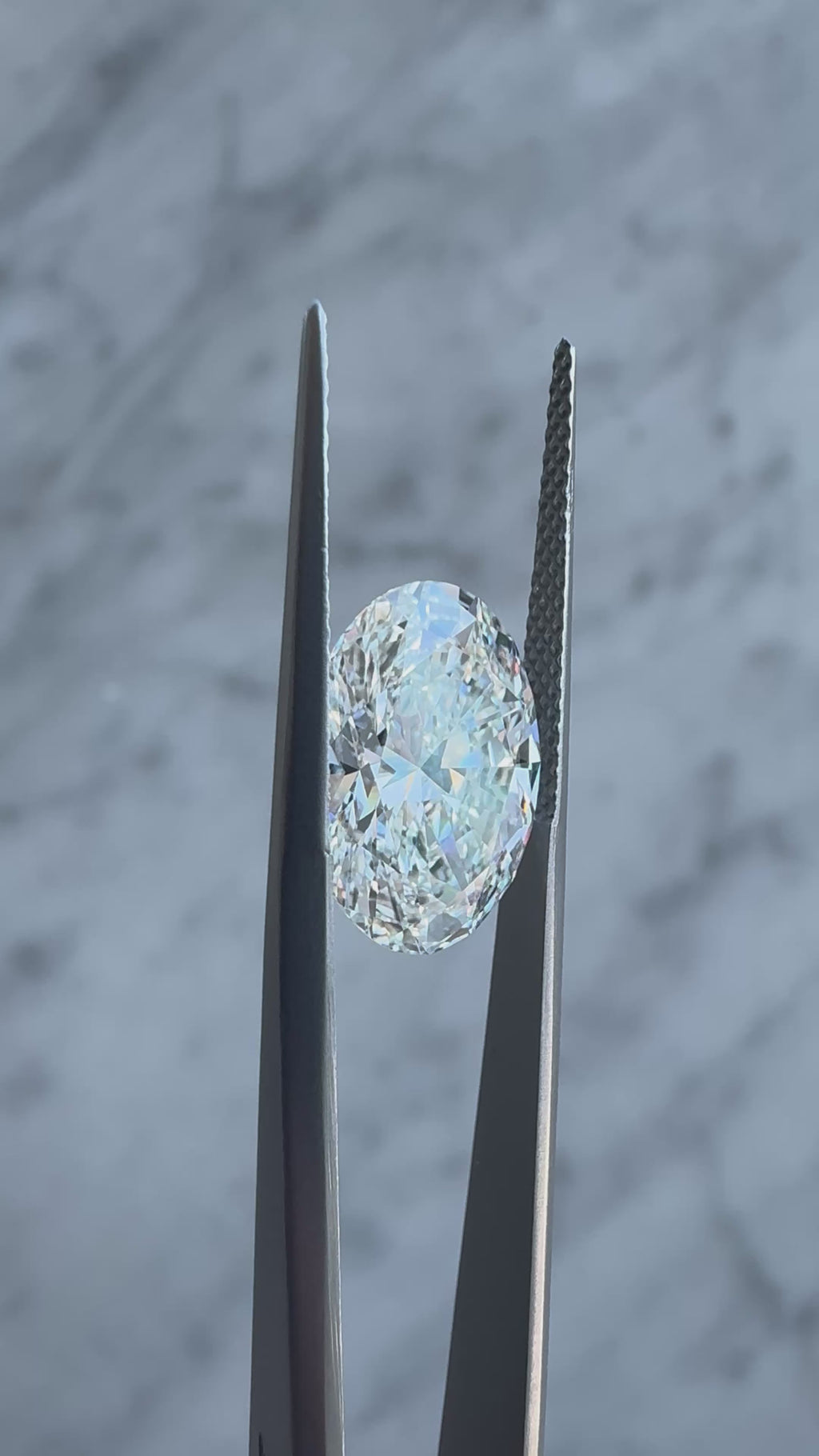 Oval | 5.57ct D VS2 | 1.42 ratio | IGI Certified LG709514836 | OV557