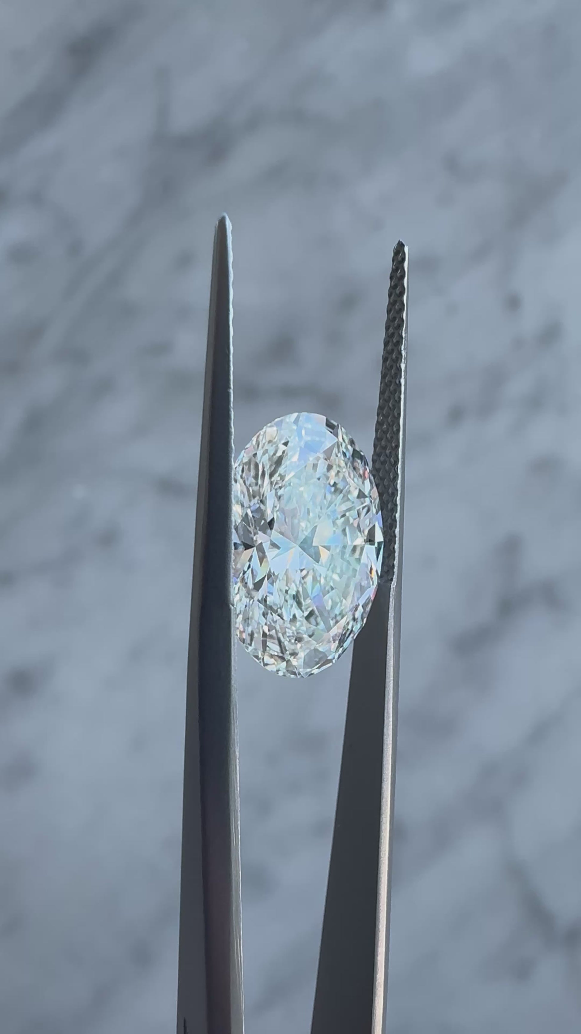 Oval | 5.57ct D VS2 | 1.42 ratio | IGI Certified LG709514836 | OV557