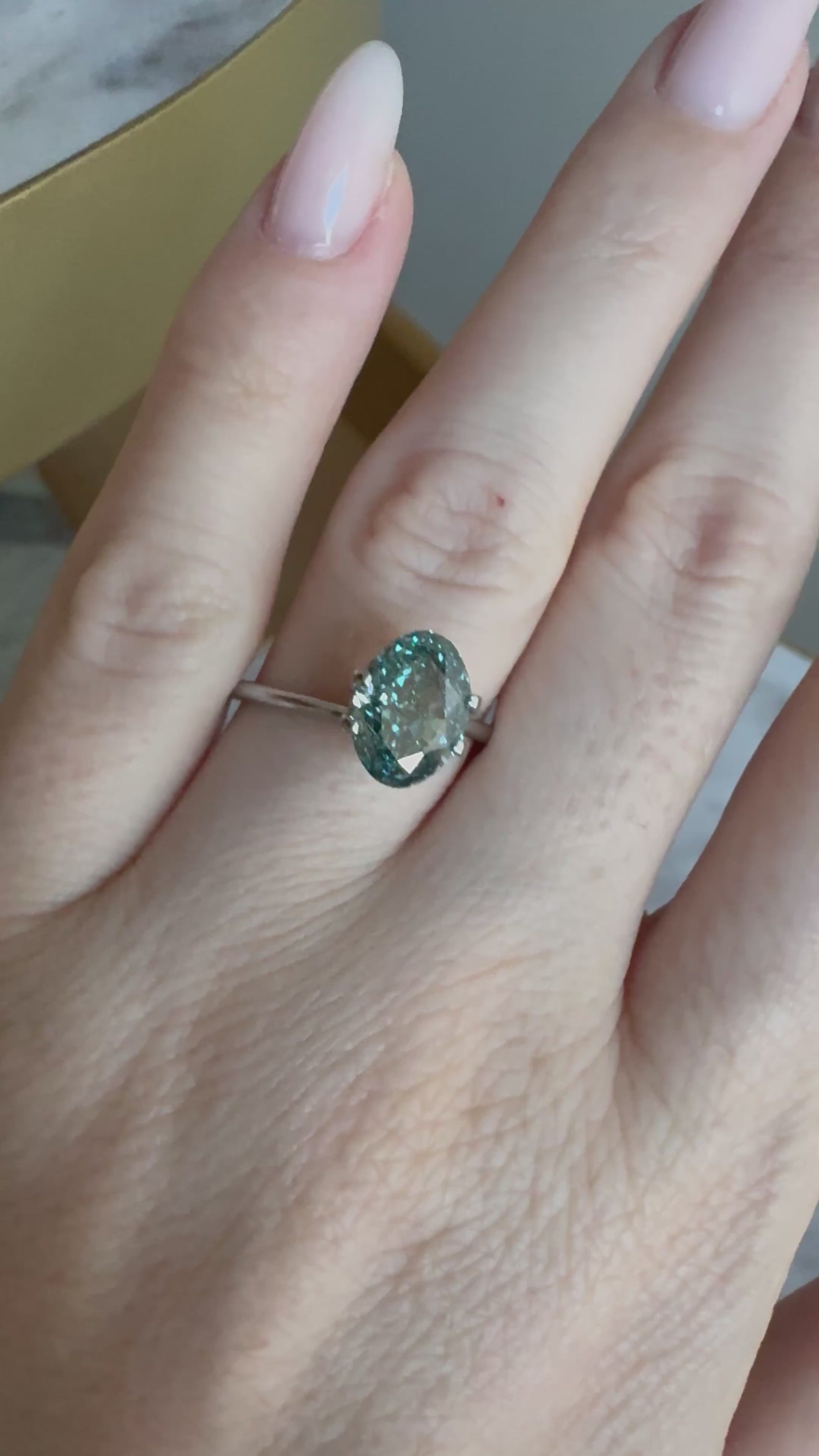 Oval | 2.77ct Fancy Vivid Blue VVS2 | 1.39 ratio | IGI Certified 675597704 | FOV277