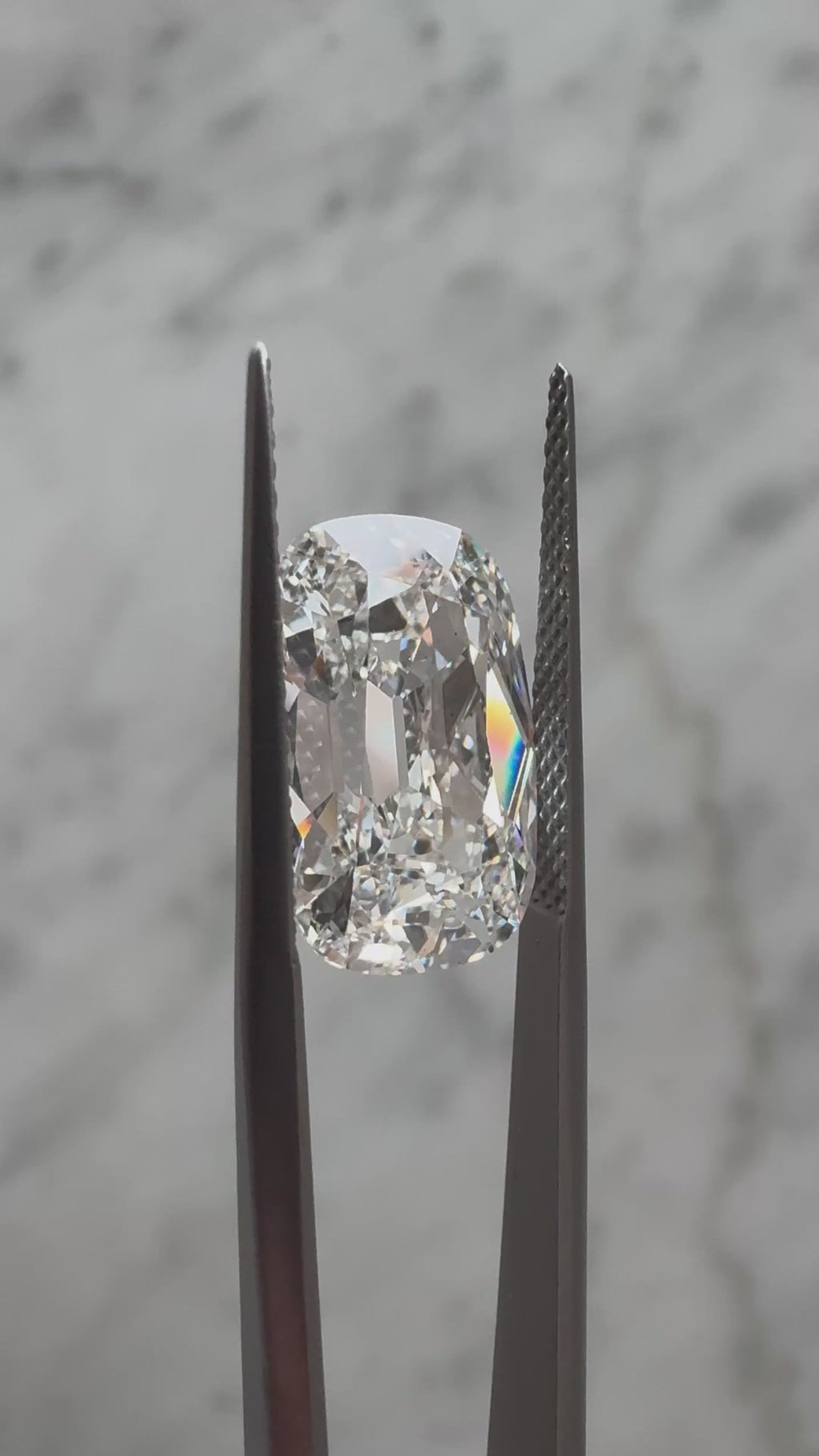 Old Mine Cushion | 7.02ct E VS2 | 1.59 ratio | LG737598900 | OM702