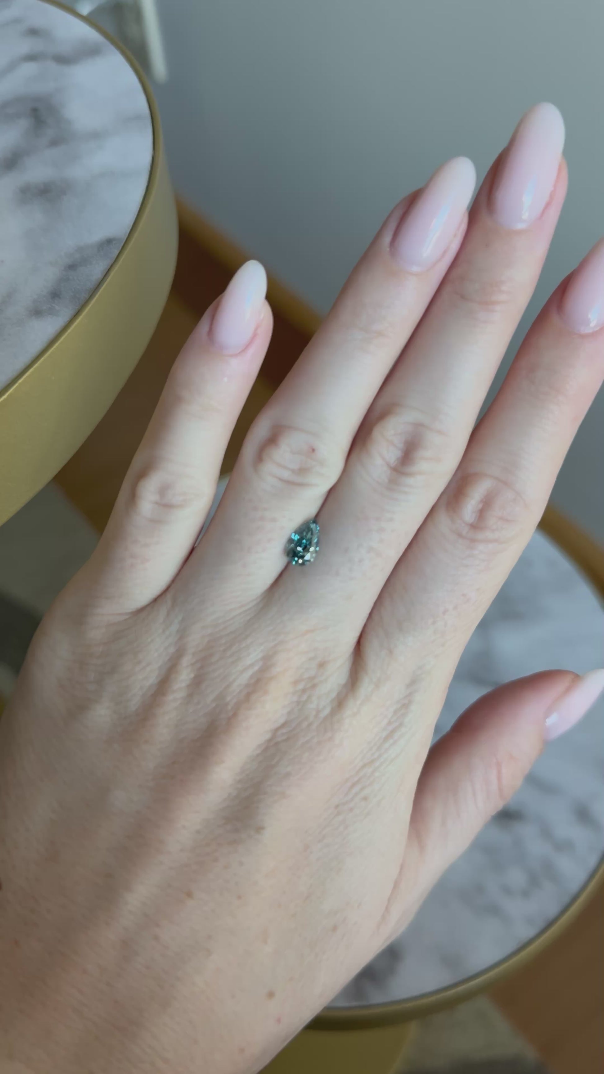 Pear | 1.01ct Fancy Vivid Blue VVS2 | 1.63 ratio | IGI Certified 698567320 | FP101