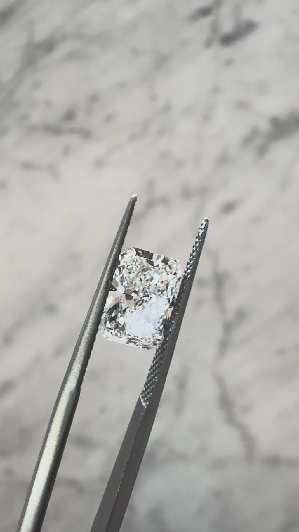 Radiant | 2.11ct VS1 F | 1.41 ratio | IGI Certified 646453728