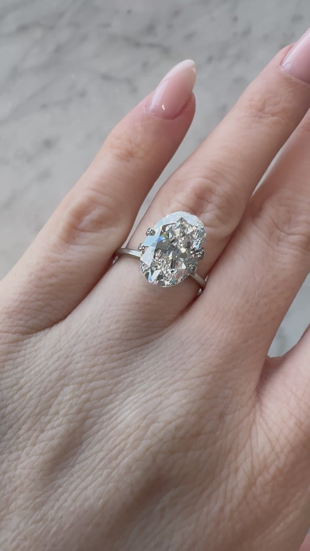 Antique-style Oval | 5.01ct F VVS2| 1.45 ratio | IGI Certified 707504031