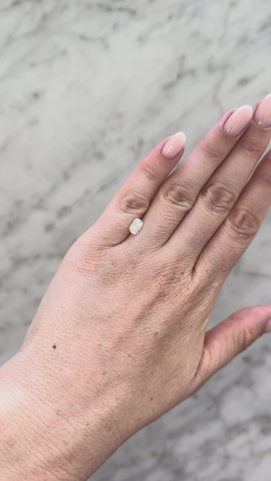 Elongated Cushion | 1.01ct F VS1 | 1.55 ratio | IGI Certified 795649300