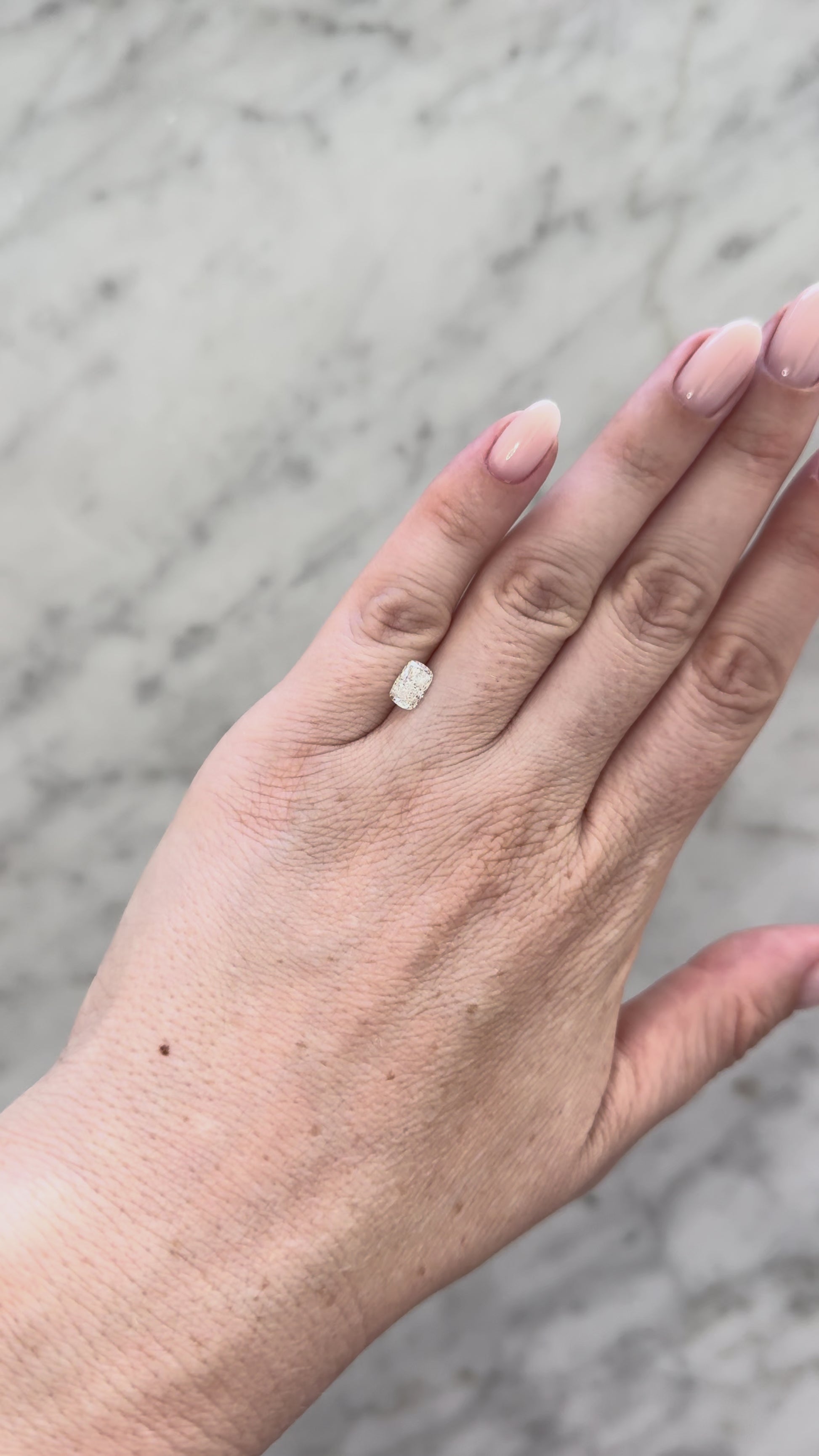 Elongated Cushion | 1.01ct F VS1 | 1.55 ratio | IGI Certified 795649300