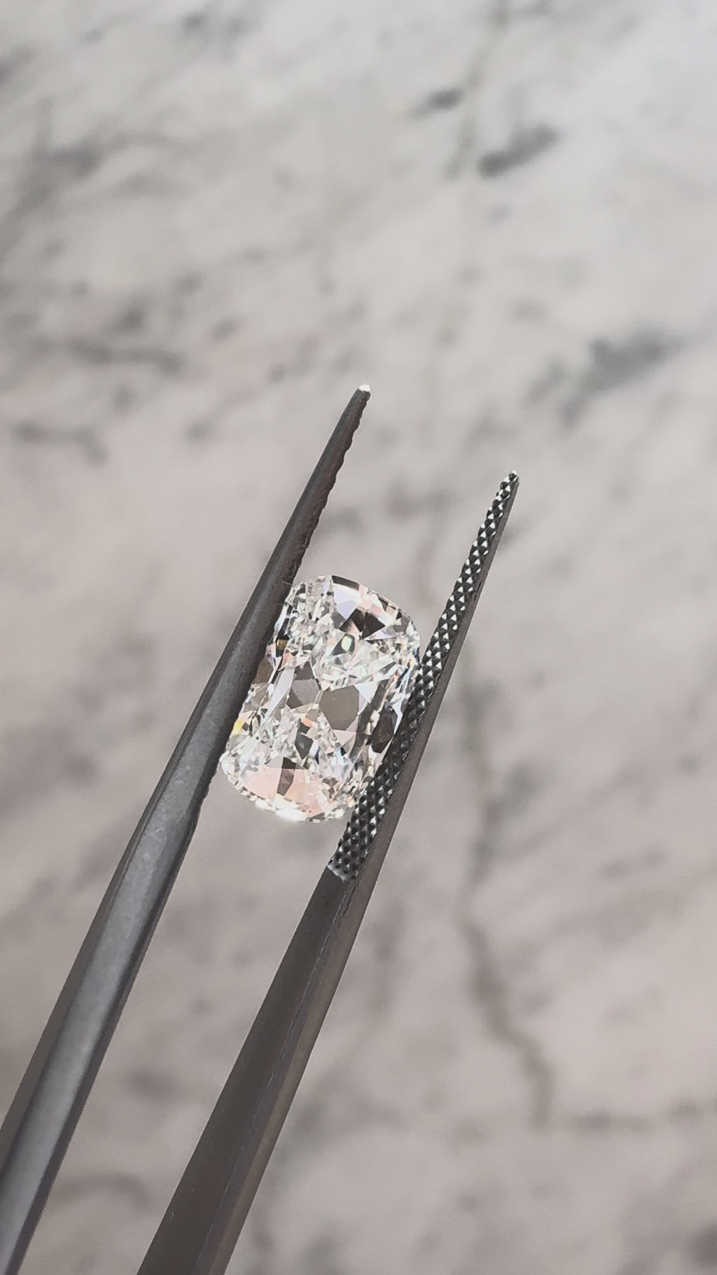 Old Mine Cut Cushion | 2.50ct F VVS2 | 1.40 ratio | IGI Certified 812628723