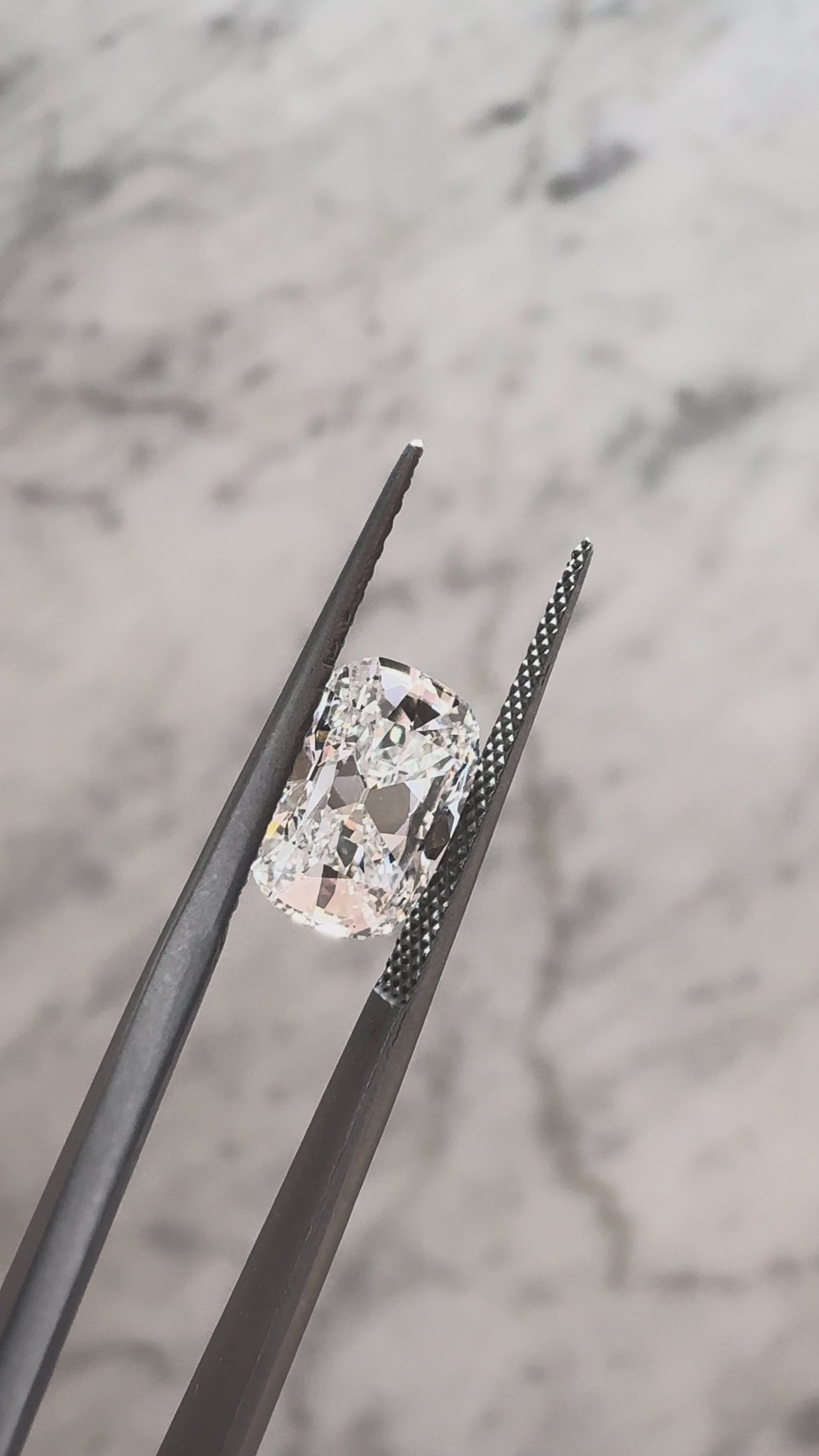 Old Mine Cut Cushion | 2.50ct F VVS2 | 1.40 ratio | IGI Certified 812628723