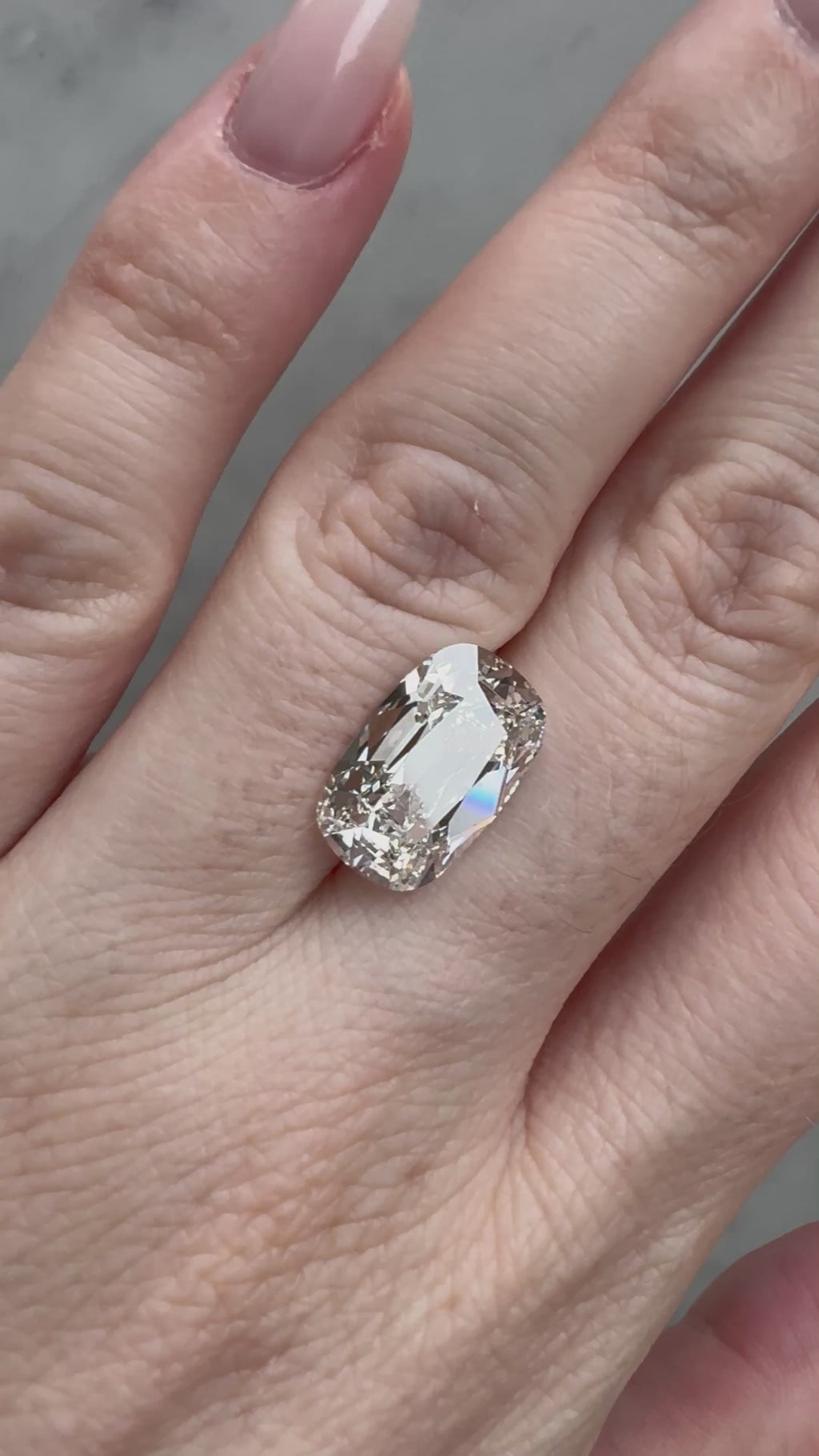 Old Mine Cushion | 7.02ct E VS2 | 1.59 ratio | LG737598900 | OM702