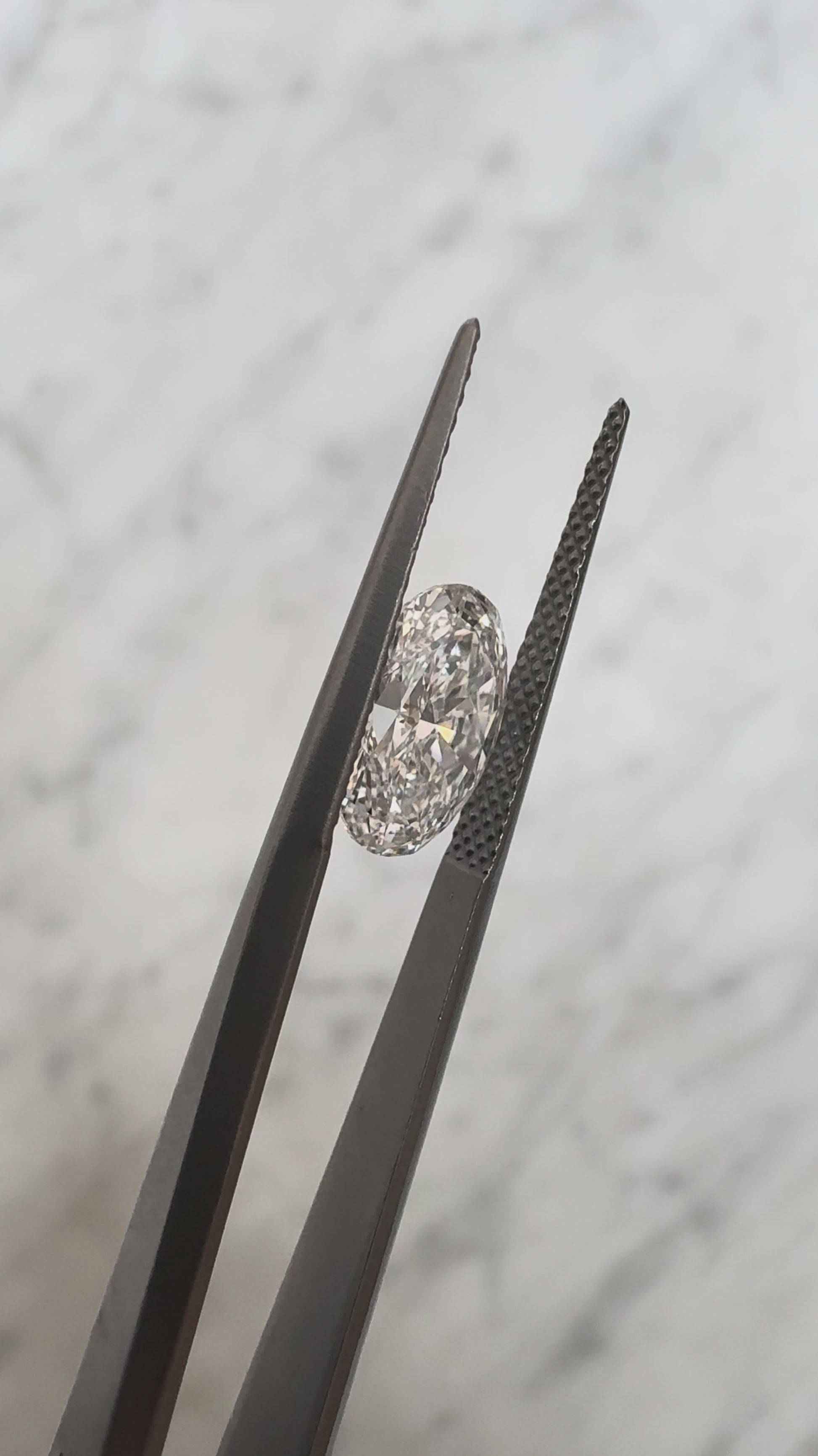 Oval | 2.01ct D VS1 | 1.49 ratio | IGI Certified 763609052