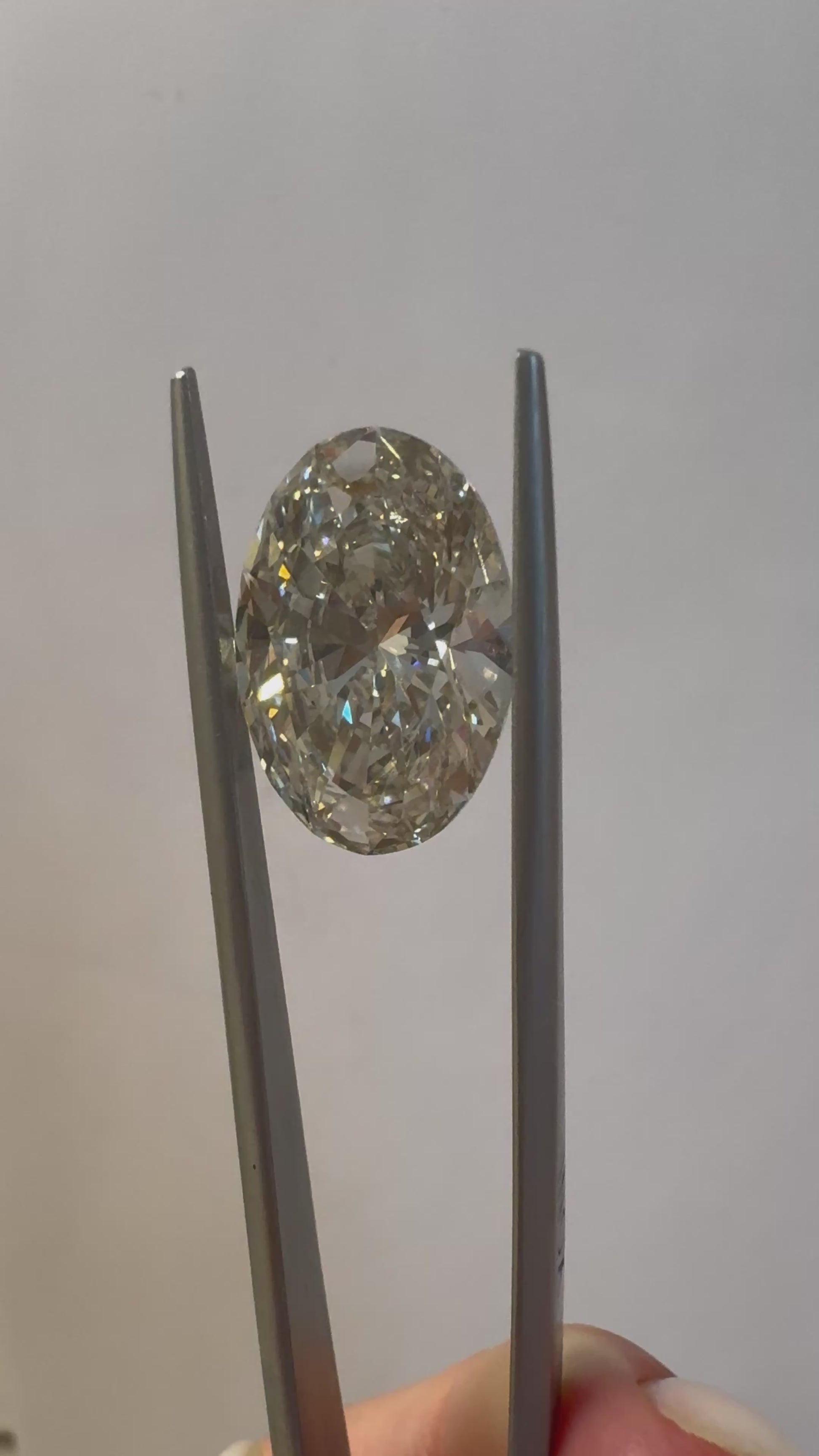 Oval | 9.53ct K-M VS2 | 1.46 ratio | Non-certified