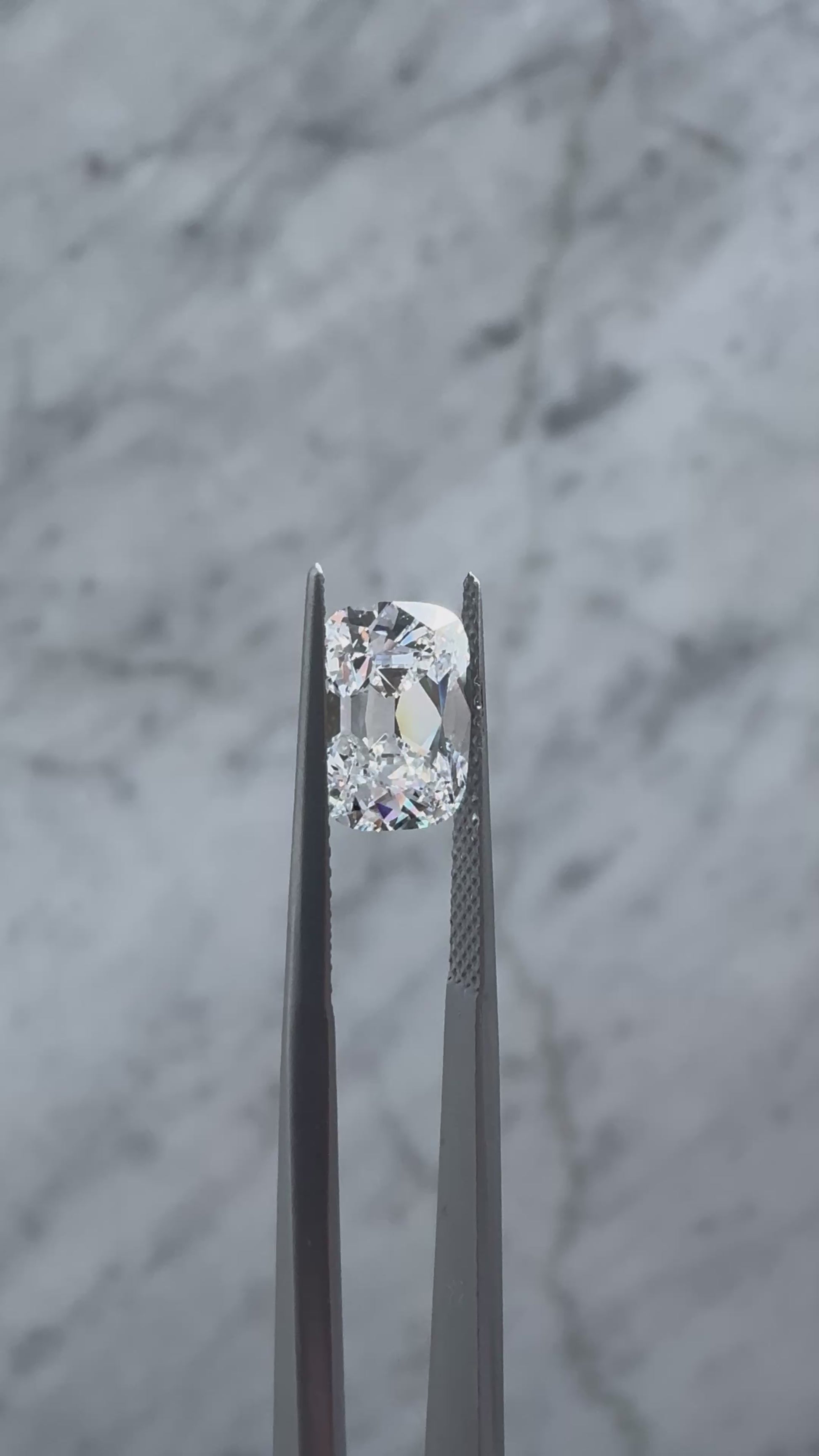 Old Mine Cushion | 2.59ct E VS1 | 1.40 ratio | IGI Certified 732549982