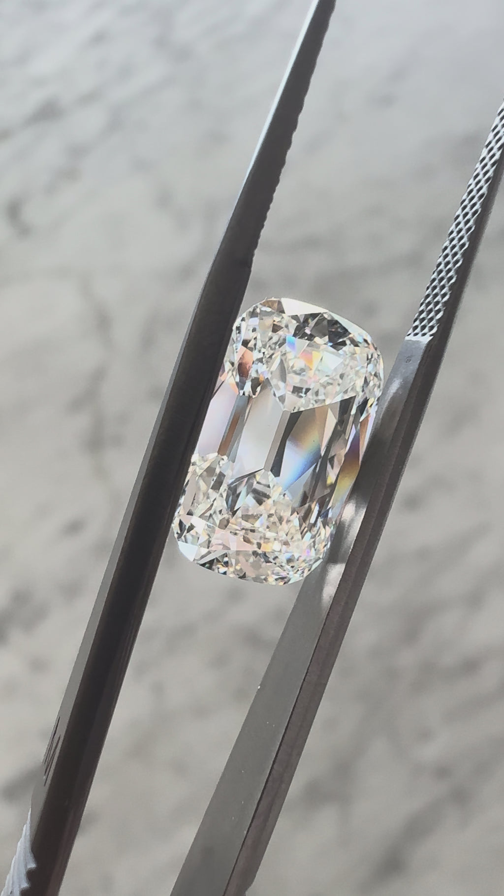 Old Mine Cushion | 6.03ct F VS1 | 1.55 ratio | IGI Certified LG764673851