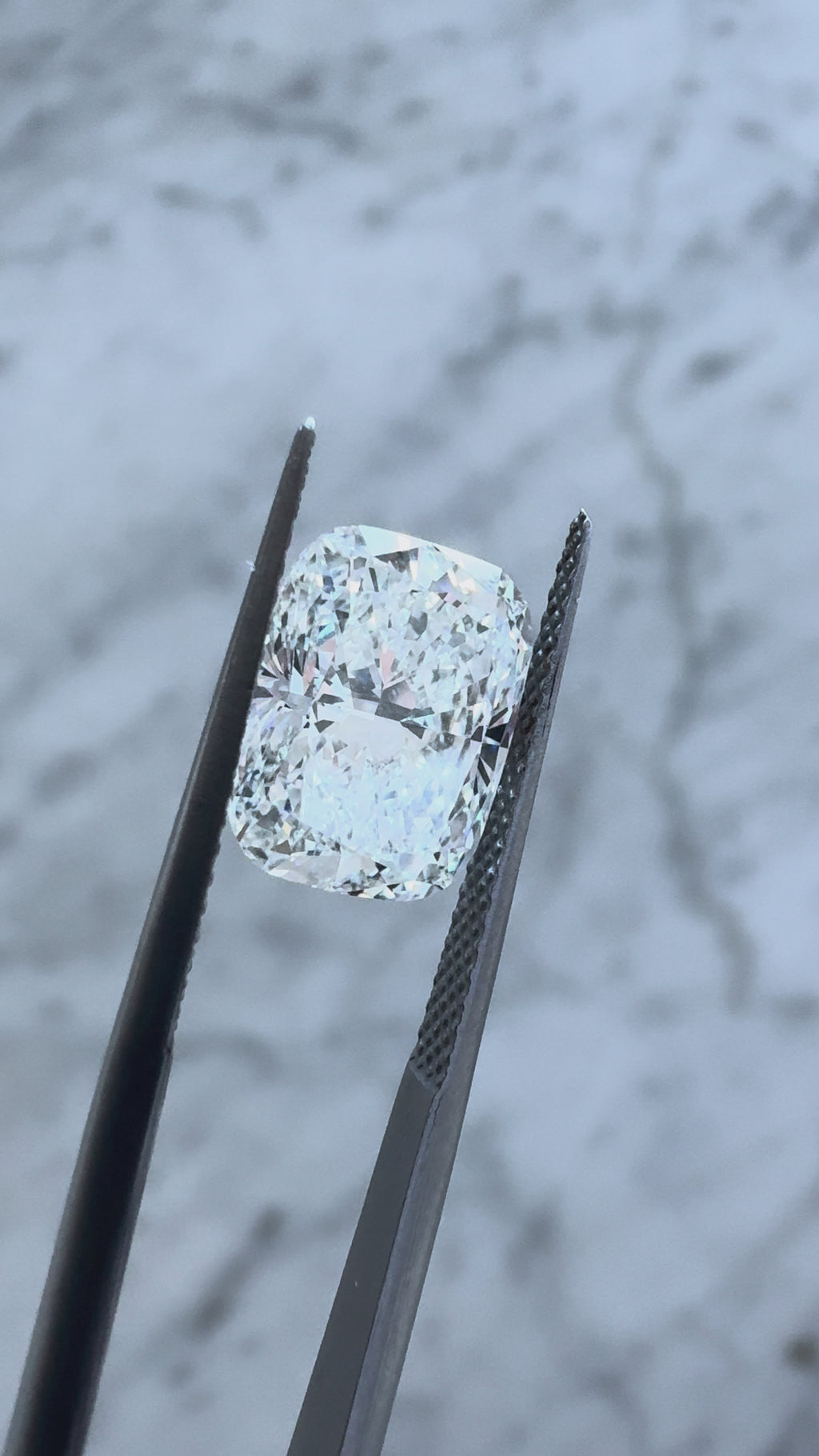 Cushion | 4.09ct F VS1 | 1.30 ratio | IGI Certified LG815651150