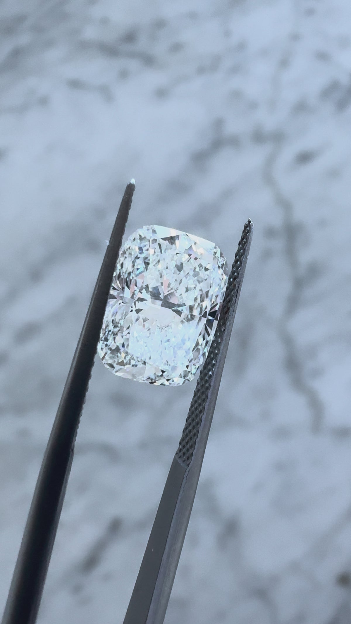Cushion | 4.09ct F VS1 | 1.30 ratio | IGI Certified LG815651150