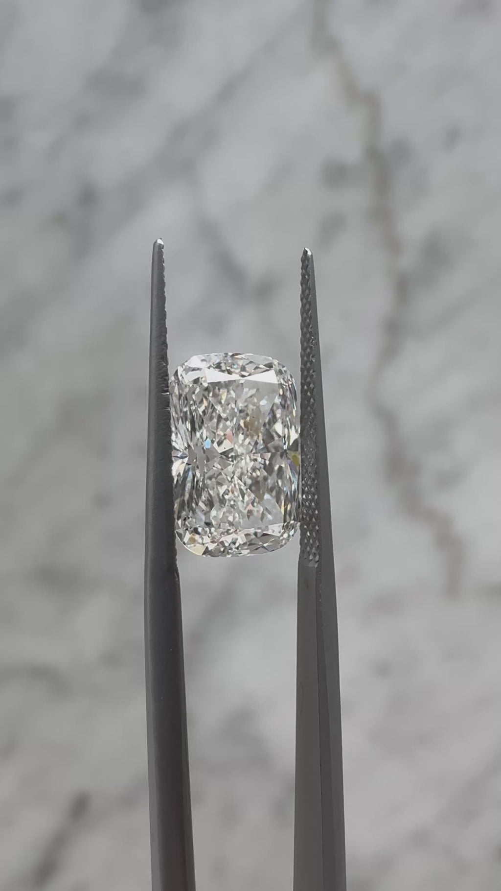Cushion | 4.01ct F VS2* | 1.46 ratio | Non-certified*
