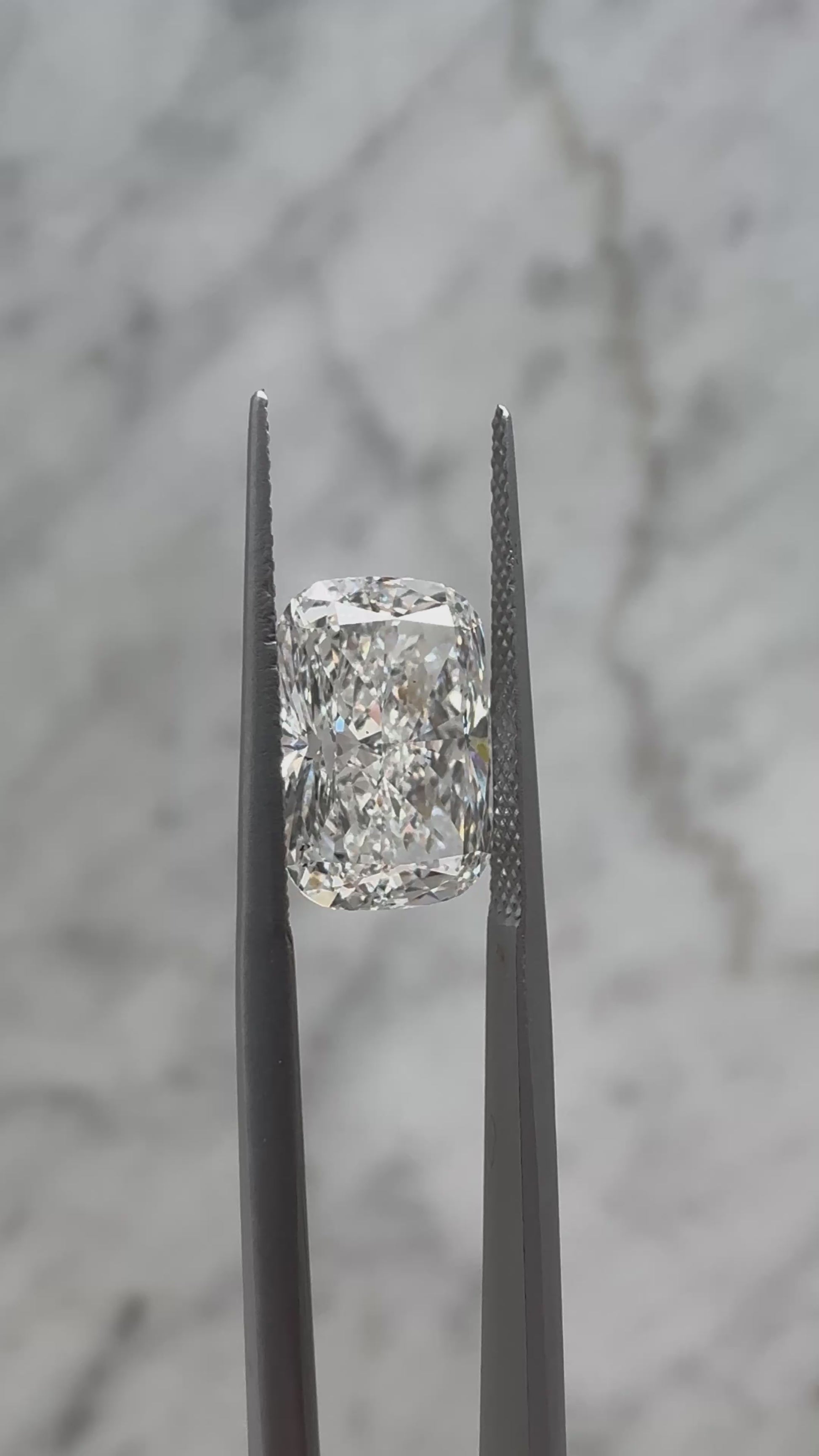 Cushion | 4.01ct F VS2* | 1.46 ratio | Non-certified*