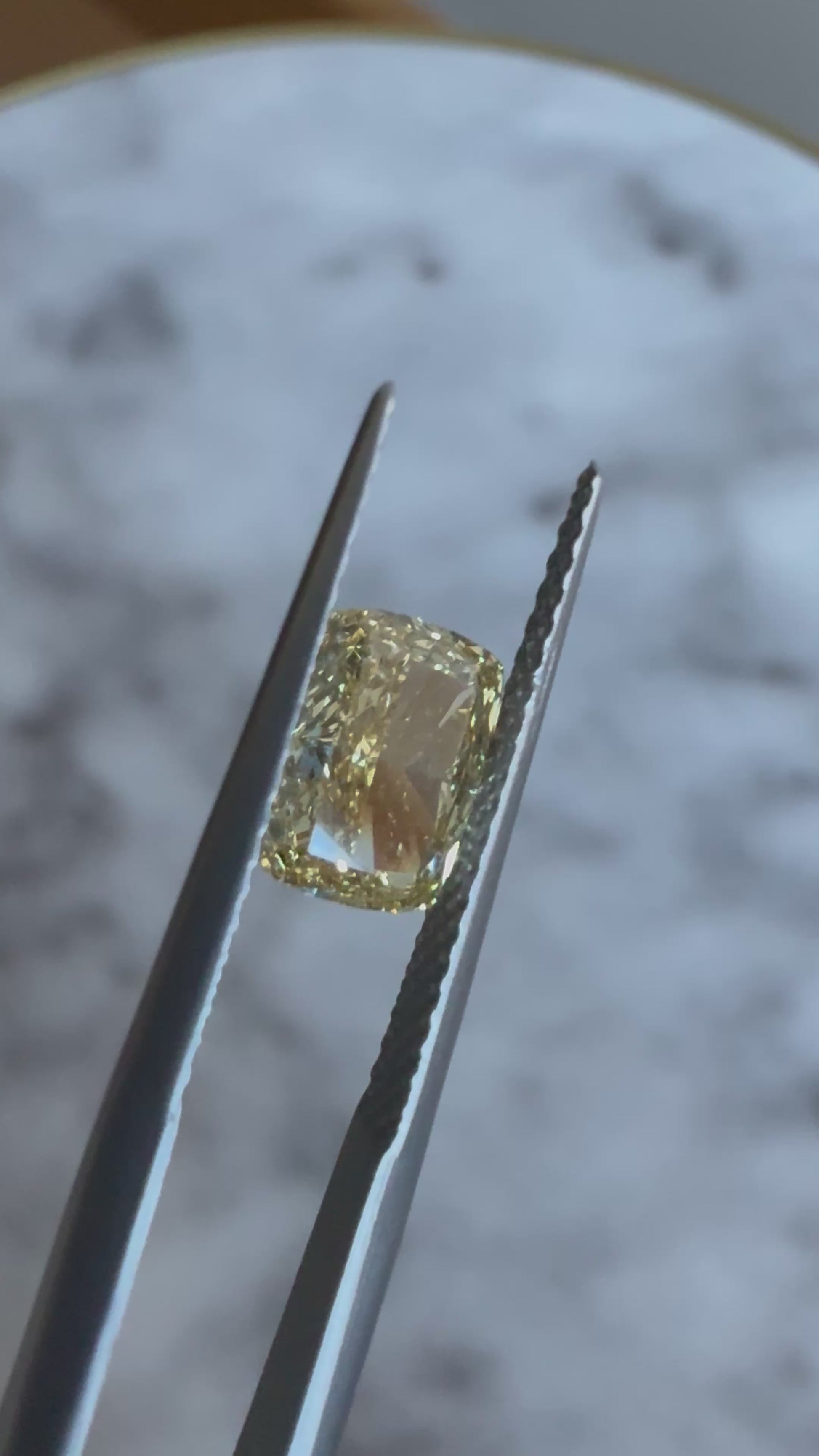 Cushion | 1.39ct Fancy Intense Yellowish Yellow VVS2 | 1.4 ratio | IGI Certified 662471742 | FCU139