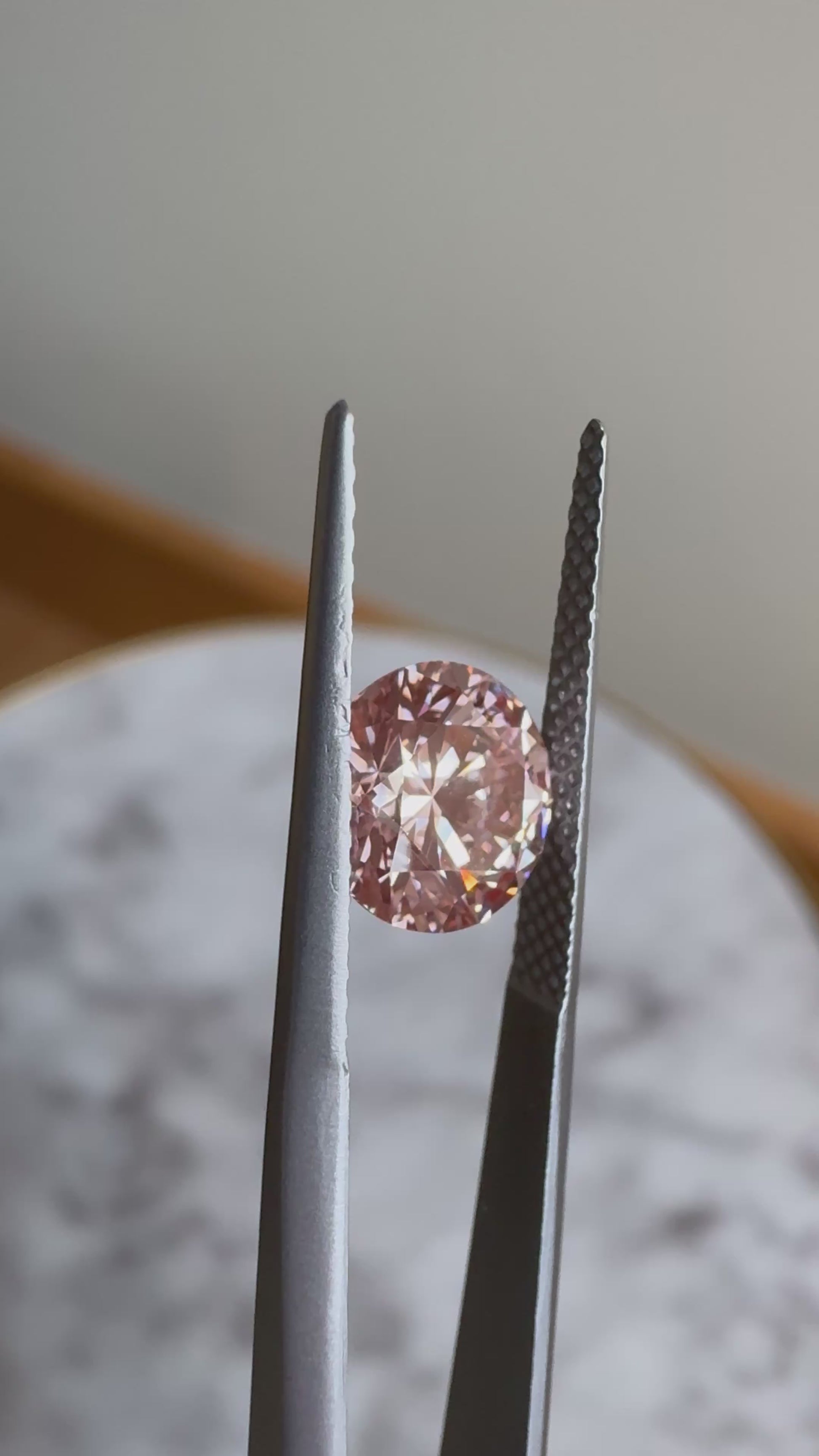 Round | 2.06ct Fancy Intense Pink VVS2 | 667436435 | FRD206