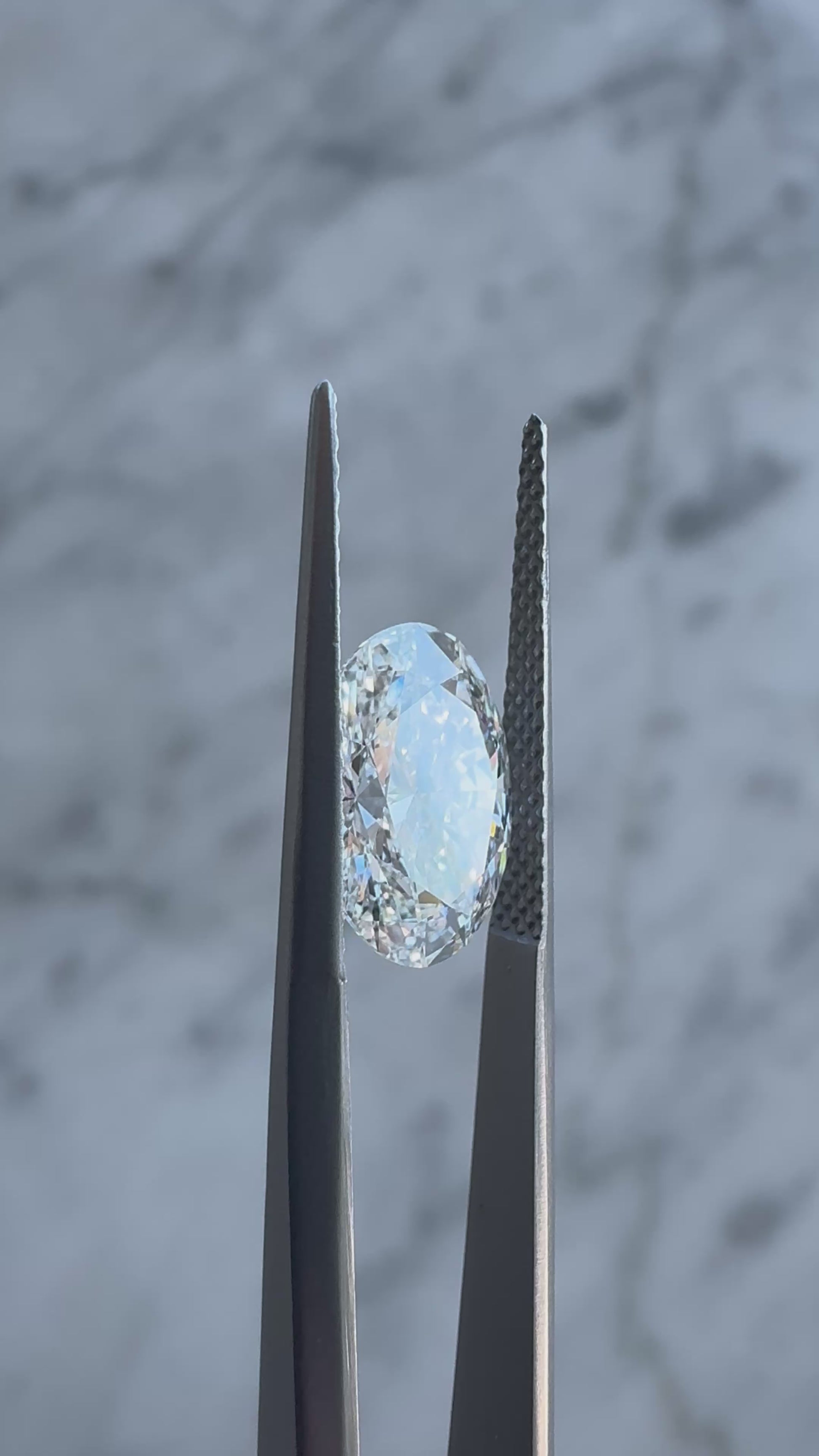 Oval | 2.95ct D VS1 | 1.45 ratio | IGI Certified LG724598827 | OV295