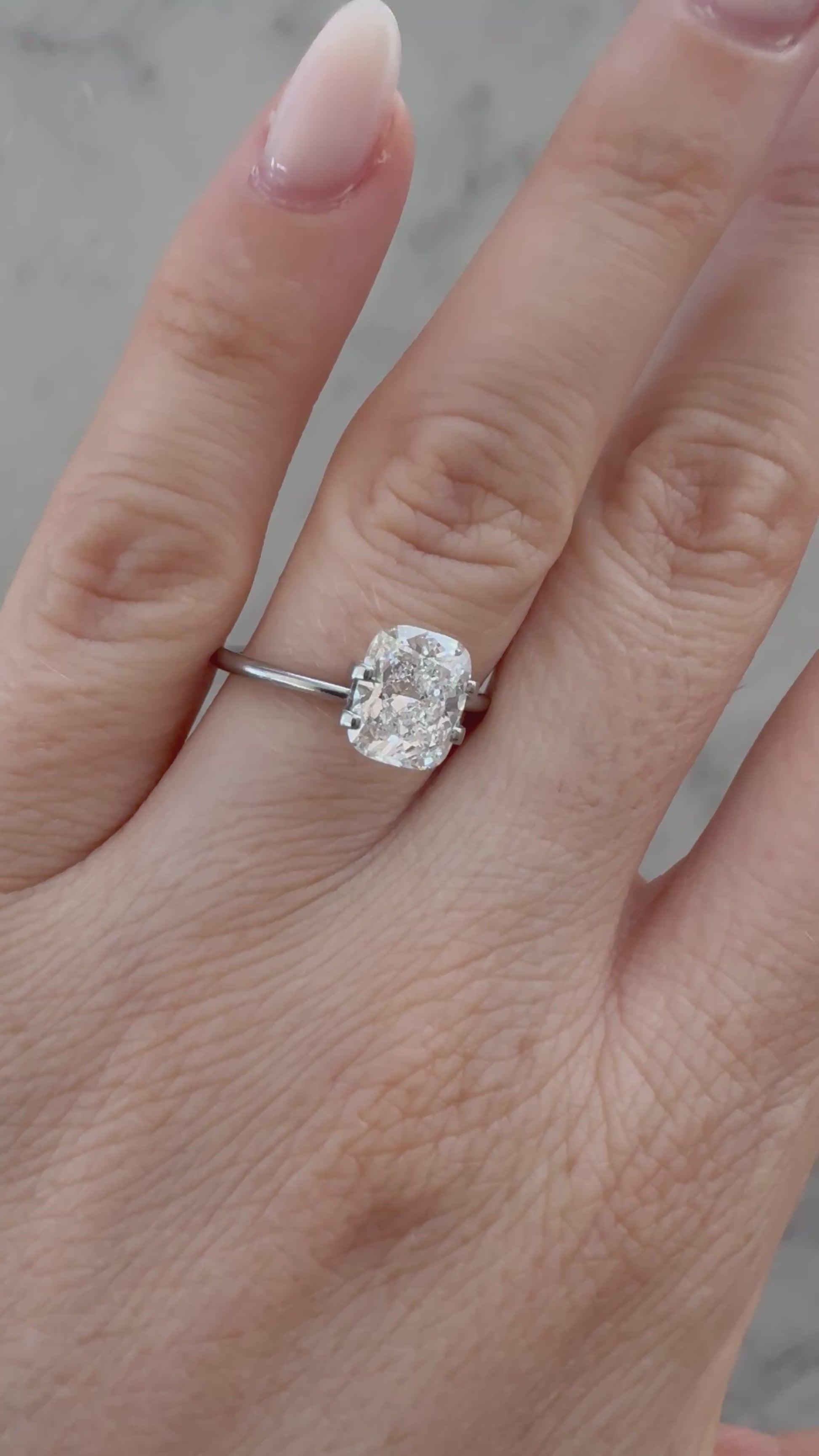 Cushion | 2.01ct E VS1 | 1.25 ratio | IGI Certified 635401820