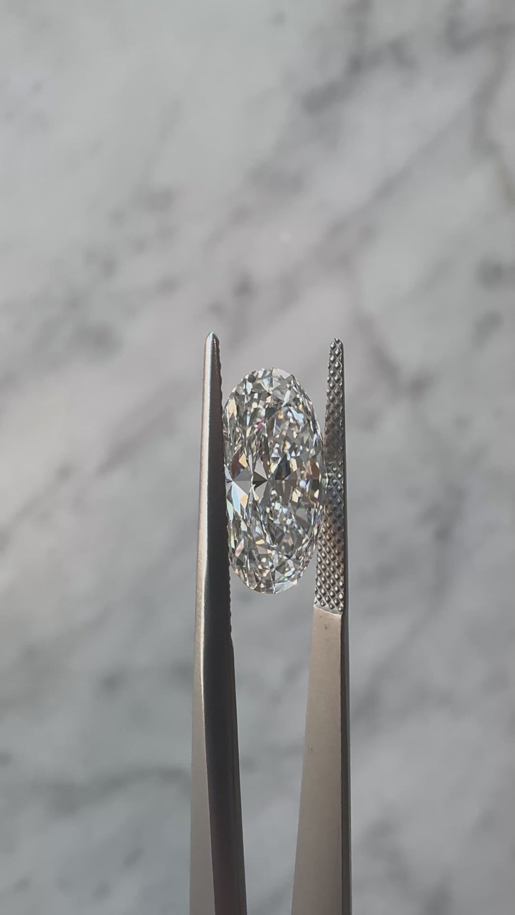 Elongated Oval | 5.01ct F VVS2 | 1.51 ratio | IGI Certified 675551785