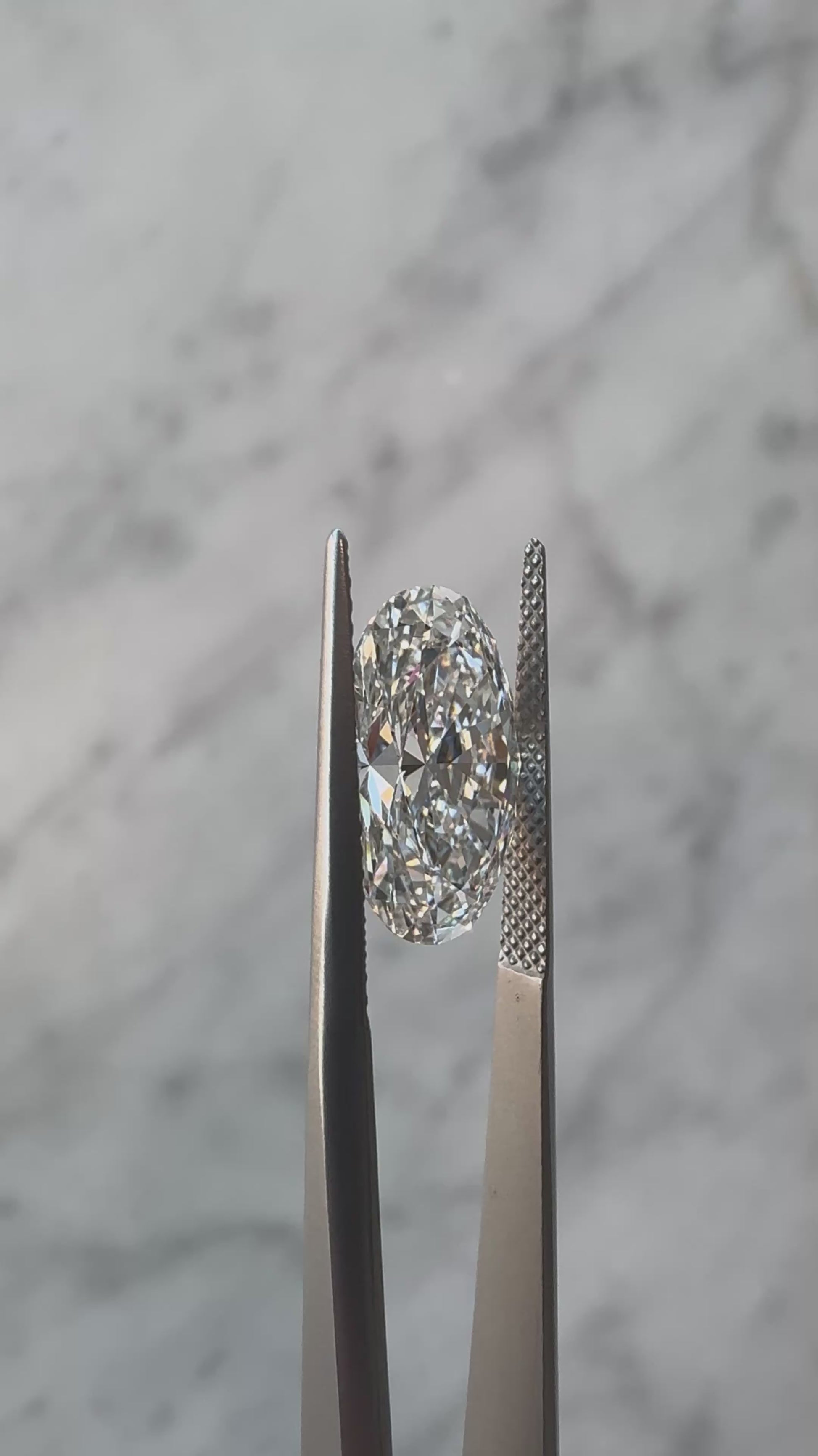 Elongated Oval | 5.01ct F VVS2 | 1.51 ratio | IGI Certified 675551785