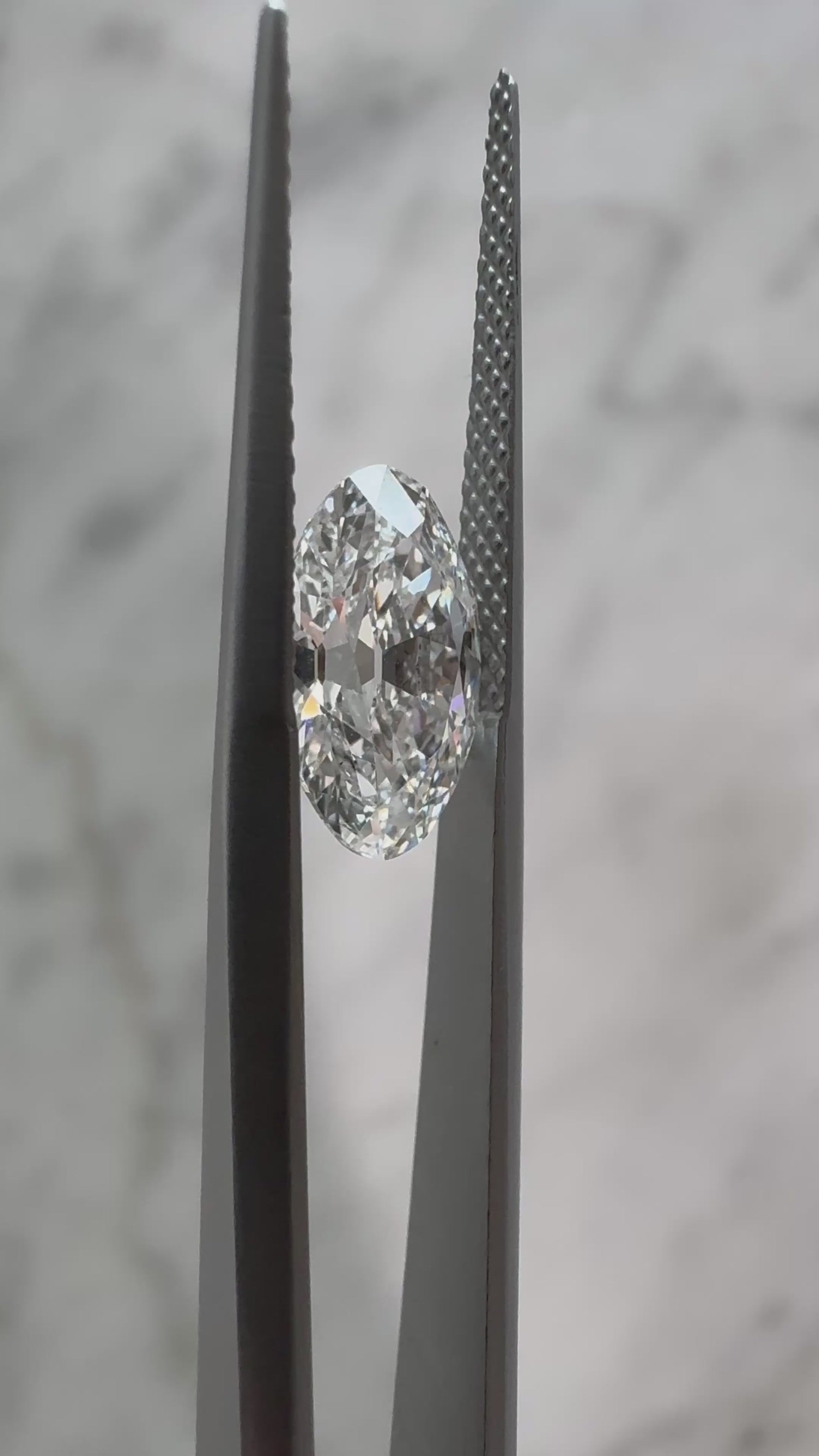 Antique-style Moval | 2.01ct D VS1 | 1.67 ratio | IGI Certified 723531843