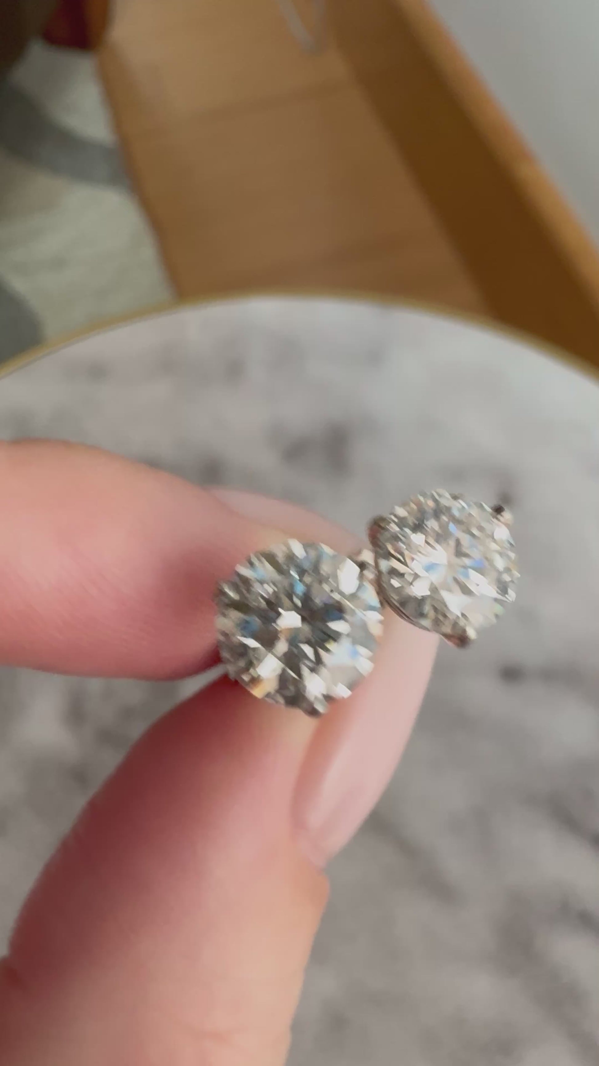 Matched Pair | Oval | 3.16ctw D/E VS1/VVS2 | 1.40 ratio | MPOV316