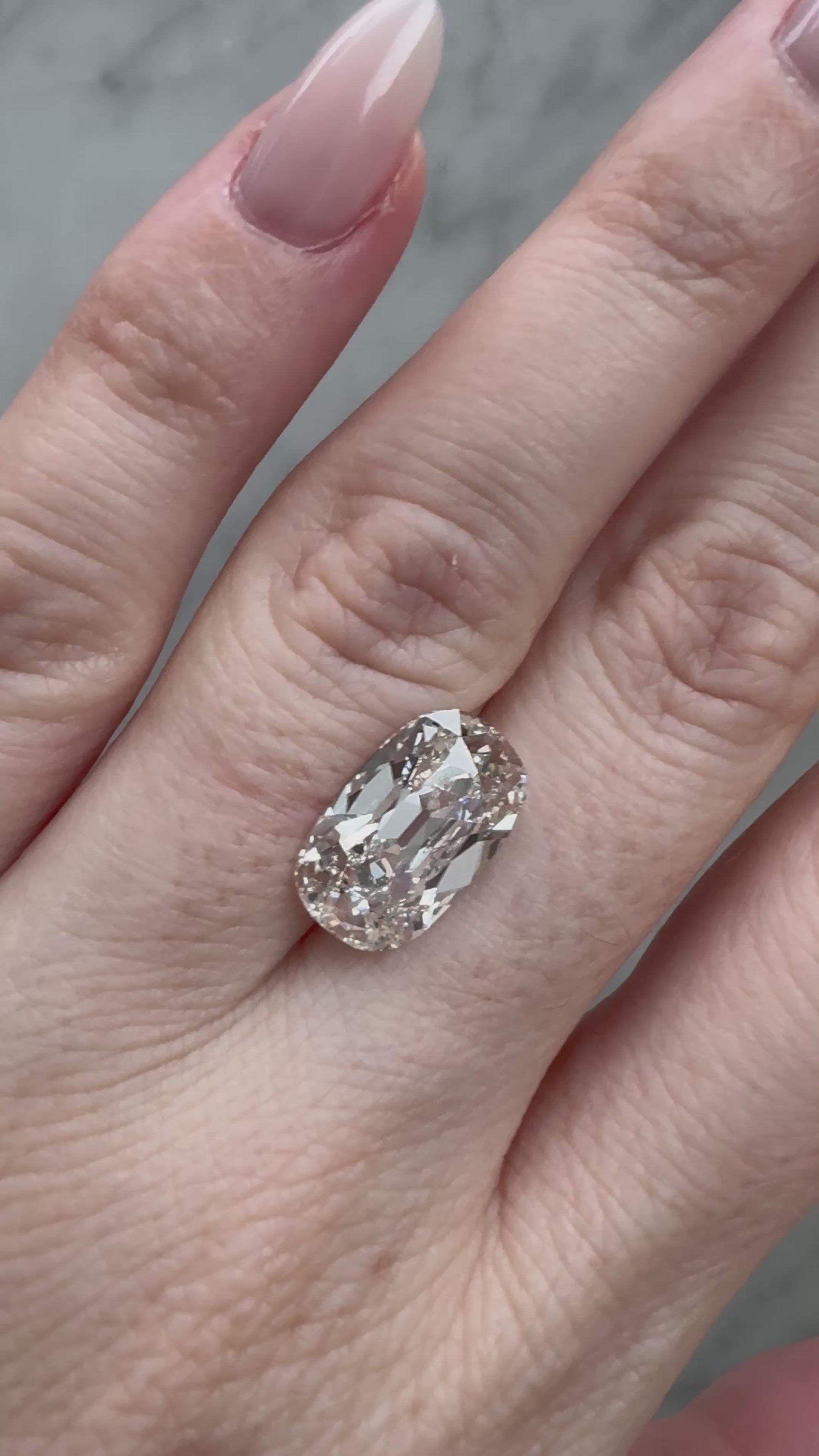 Old Mine Cushion | 6.07ct F VVS2 | 1.59 ratio |  LG743501895 | OM607