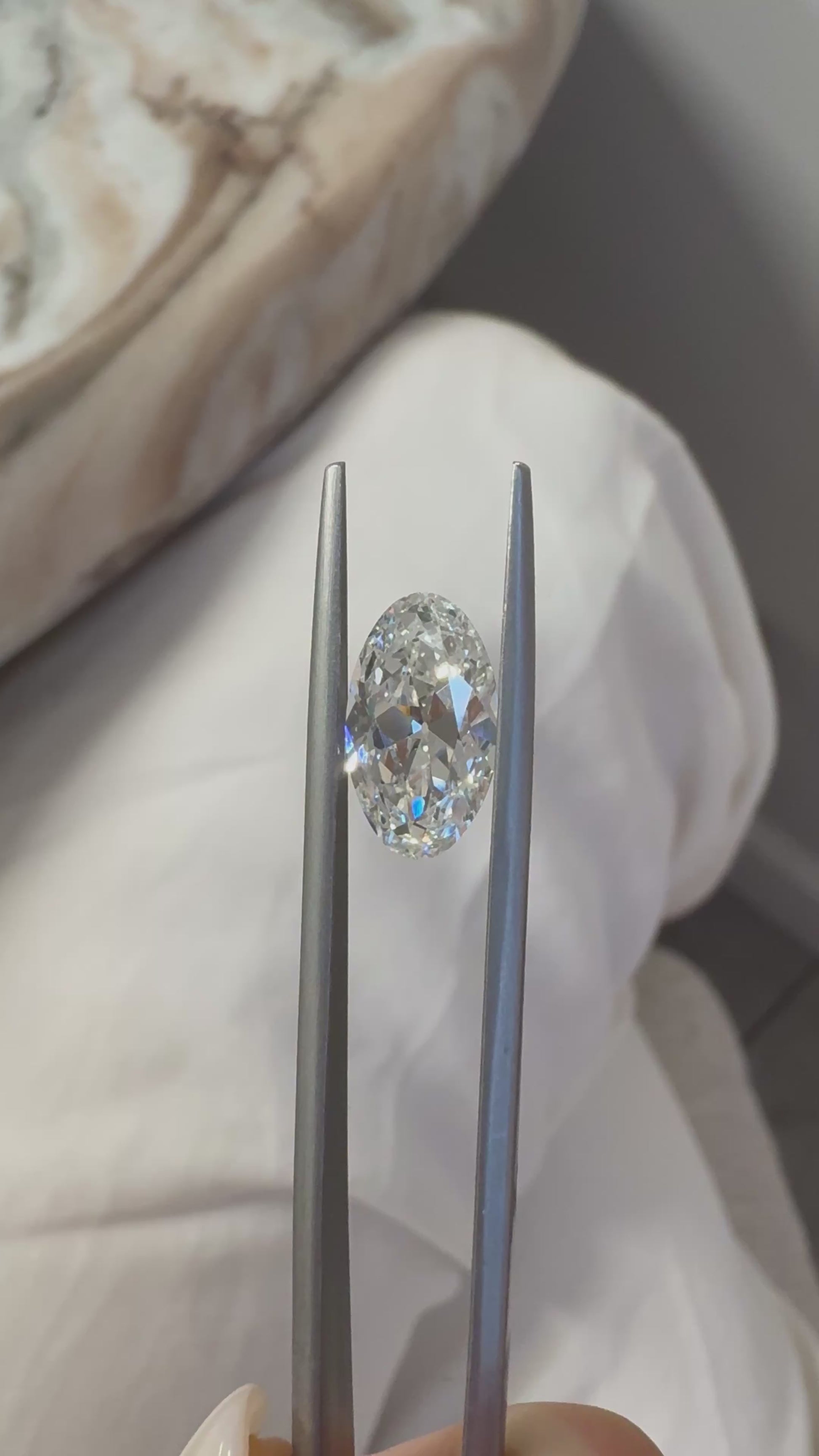 Antique Moval | 3.52ct E VVS2 | 1.71 ratio | IGI Certified