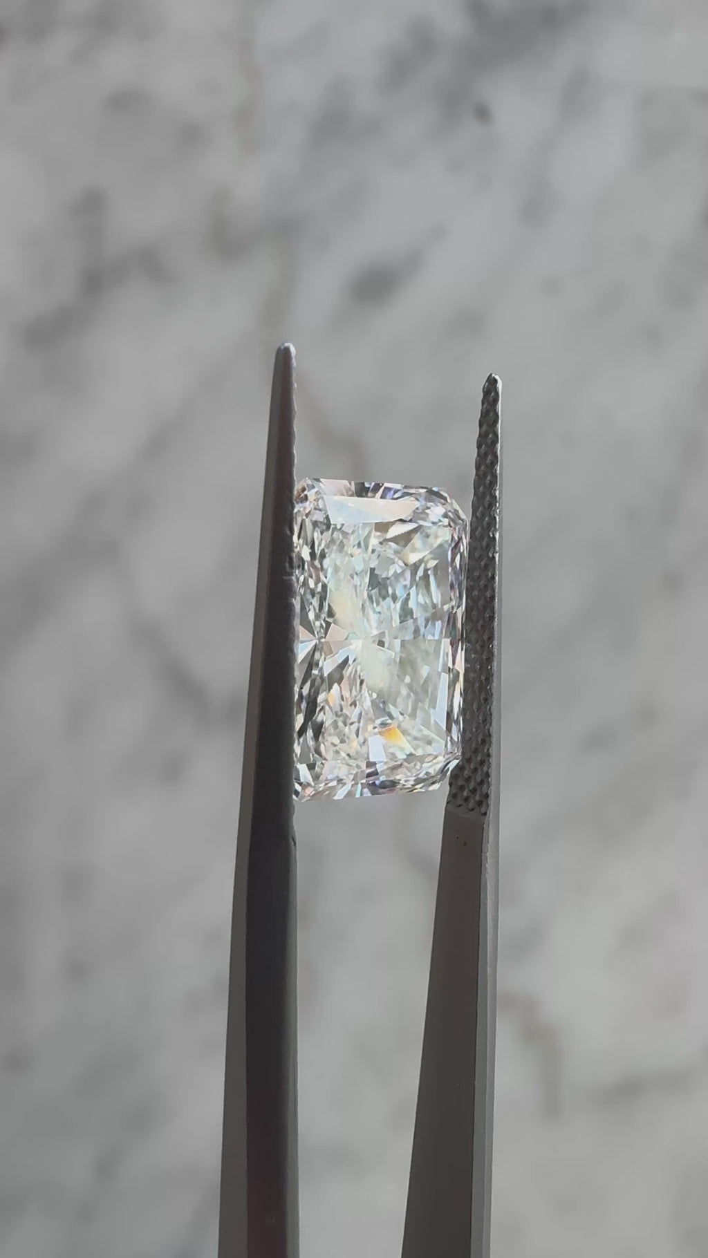 Radiant | 6.04ct D VS2 | 1.41 ratio | LG698504358 | RAD604