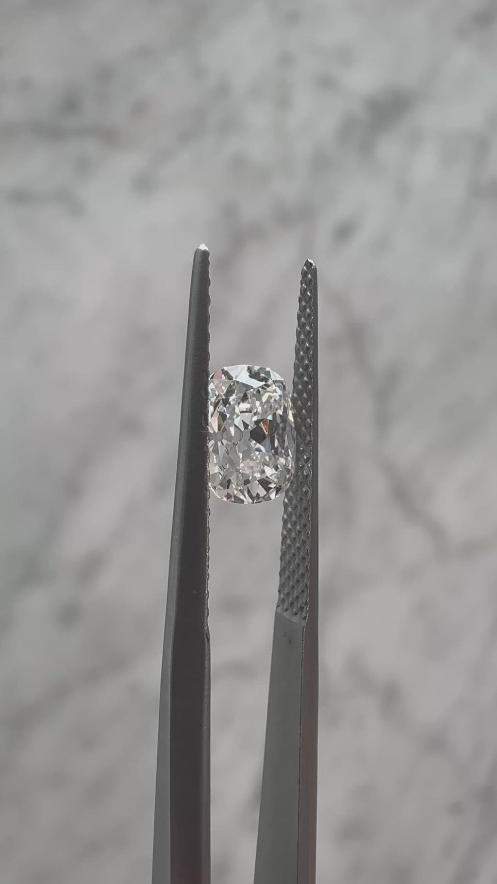 Antique-style Cushion "Old Mine" | 1.02ct E VVS1 | 1.25 ratio | IGI Certified