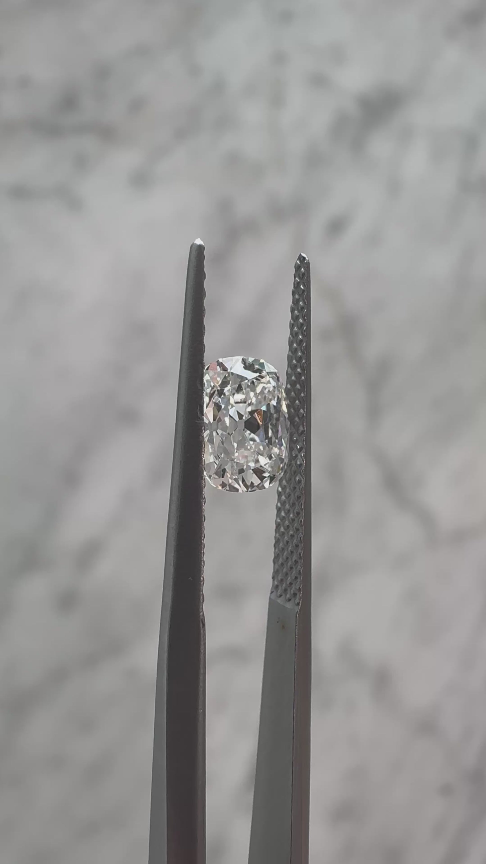 Antique-style Cushion "Old Mine" | 1.02ct E VVS1 | 1.25 ratio | IGI Certified
