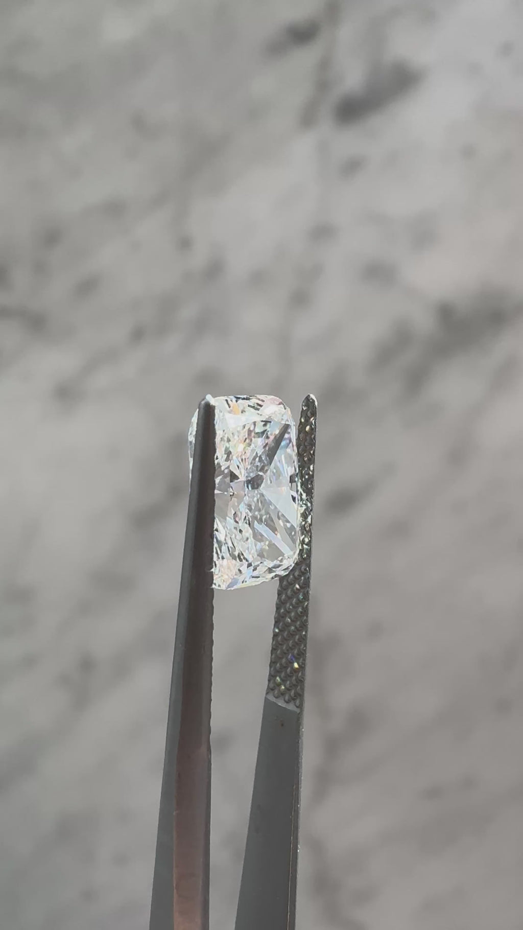 Cushion | 3.10ct E VVS2 | 1.39 ratio | IGI Certified 722580999