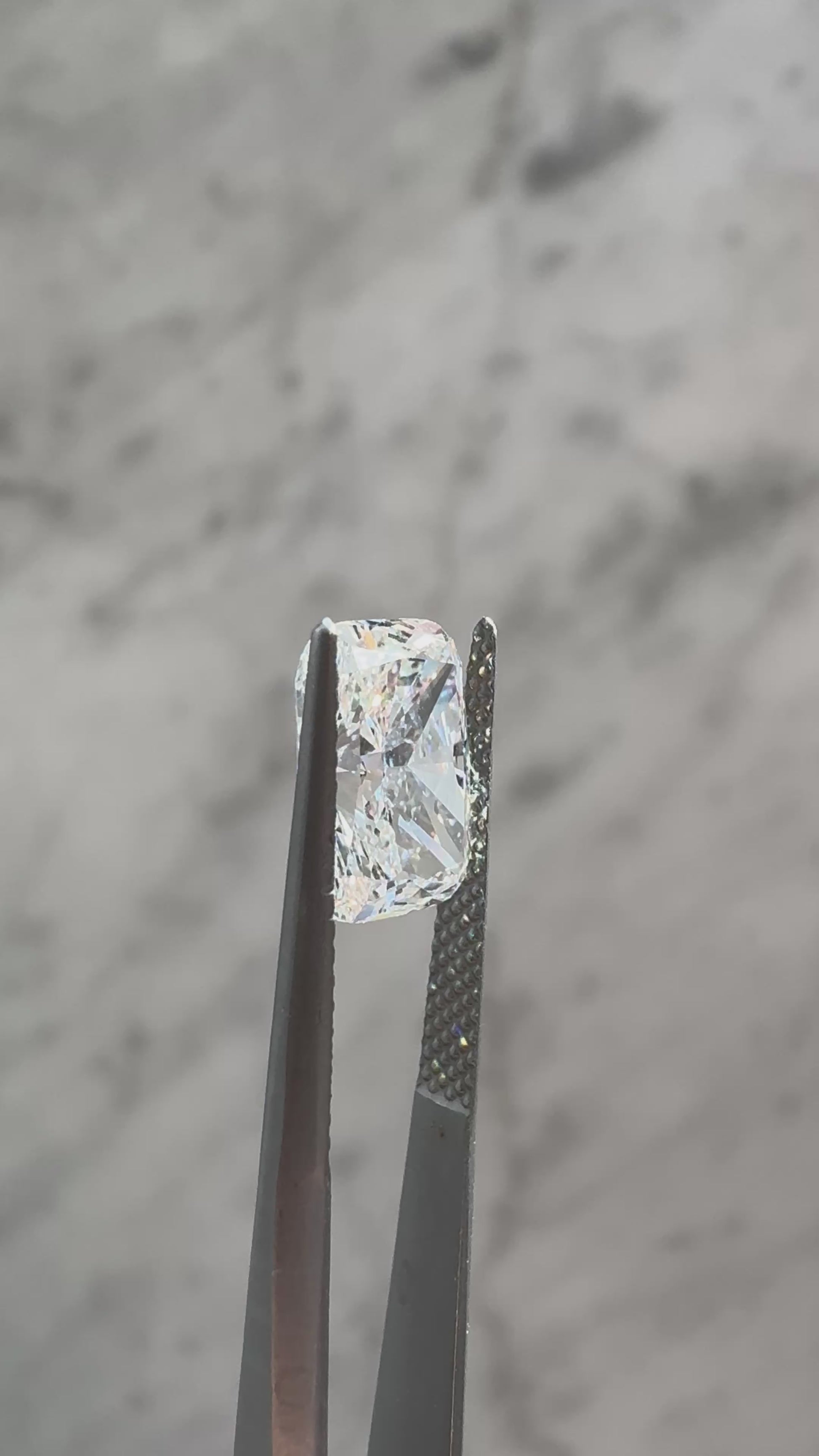Cushion | 3.10ct E VVS2 | 1.39 ratio | IGI Certified 722580999