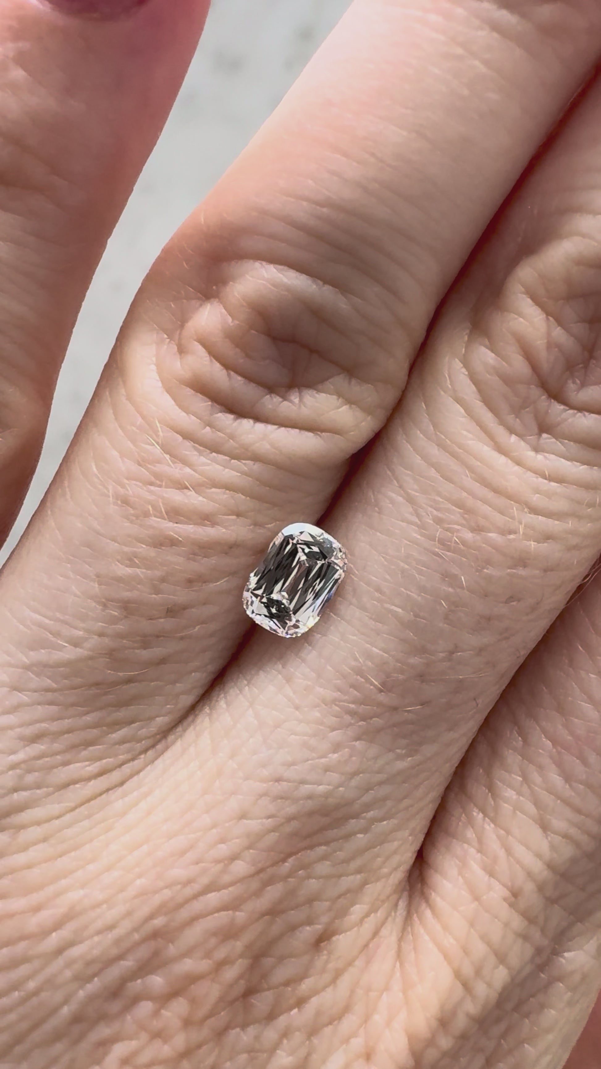 Crisscut Cushion | 1.02ct E VVS2 | 1.37 ratio | IGI Certified 729579284