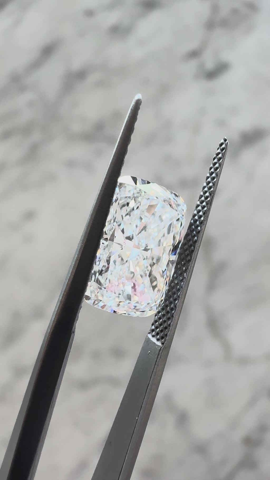Cushion | 4.04ct E VS2 | 1.40 ratio | IGI Certified LG710501343