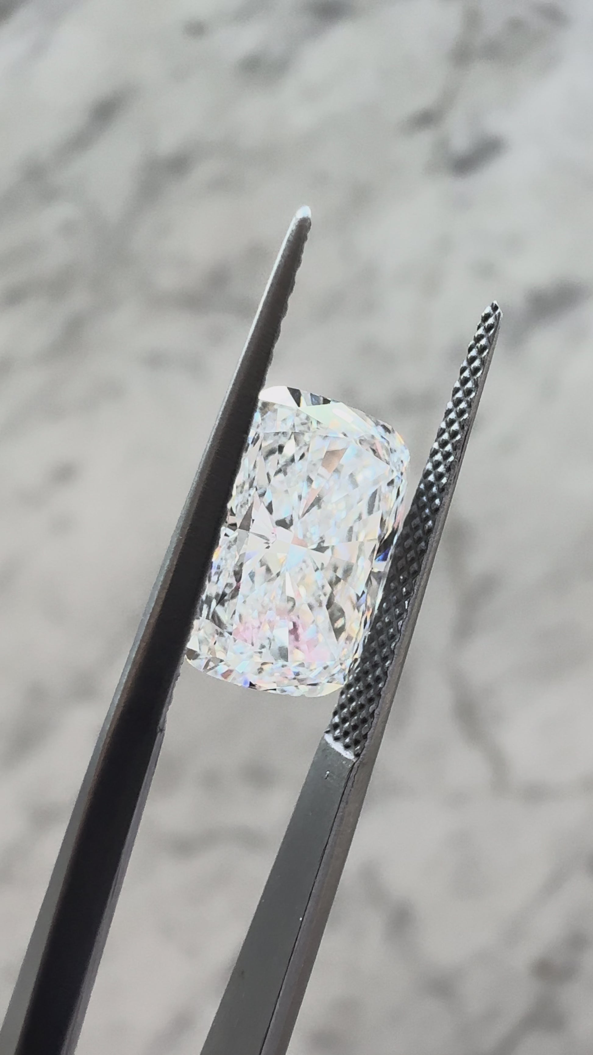 Cushion | 4.04ct E VS2 | 1.40 ratio | IGI Certified LG710501343