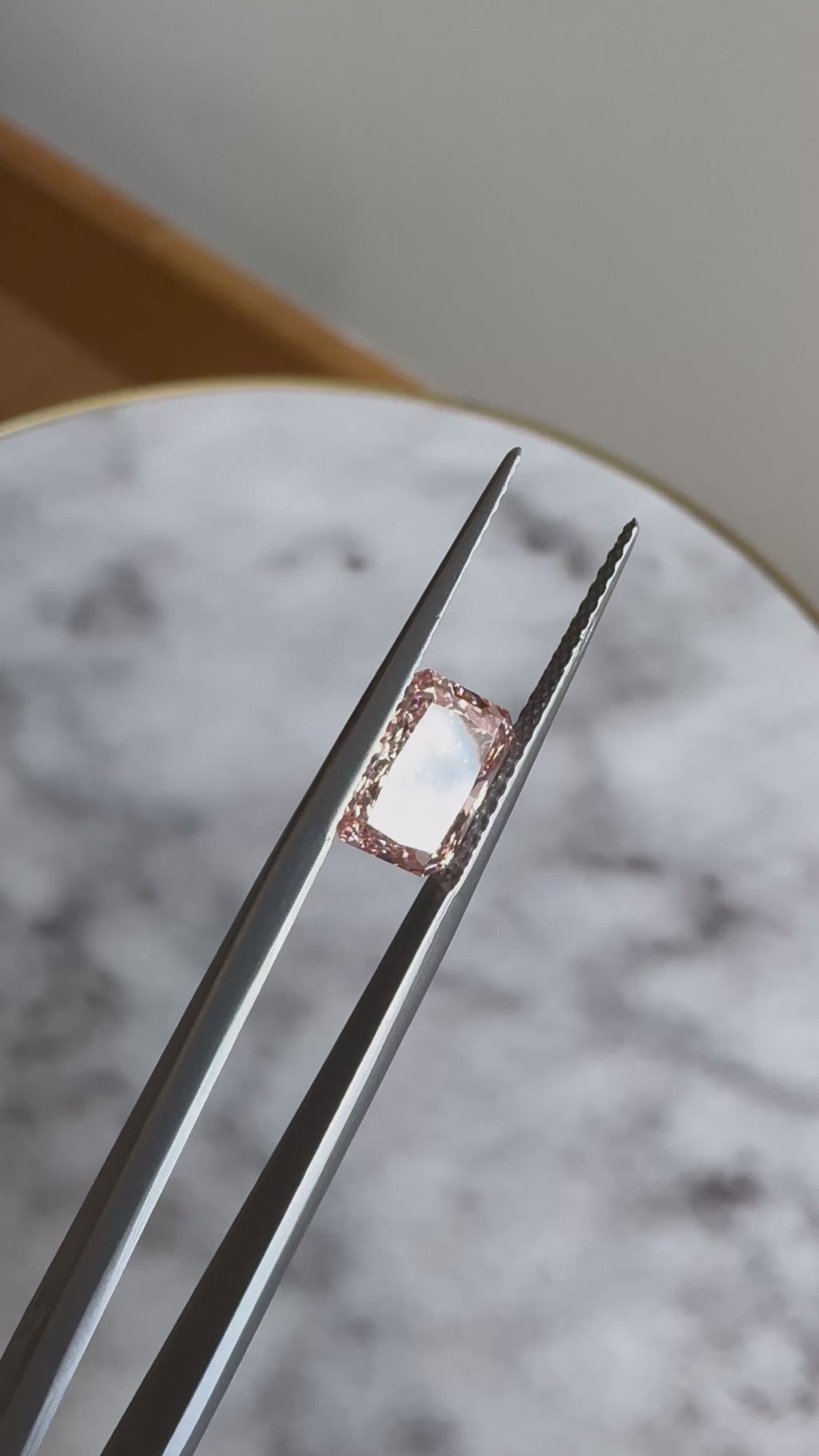 Radiant | 2.03ct Fancy Intense Pinkish Pink VVS2 | 1.39 ratio | 674528291 | FRAD203