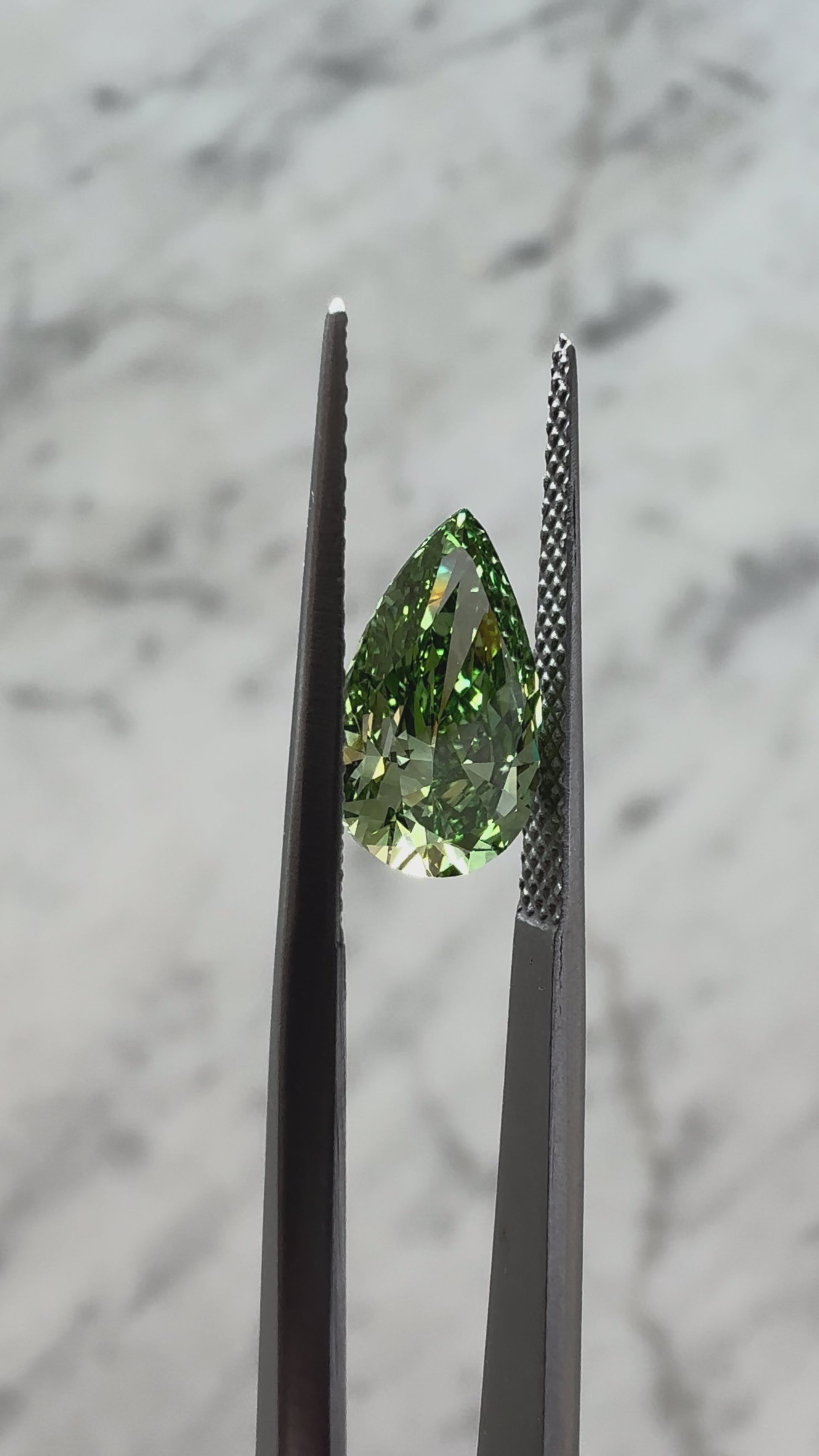 Pear | 1.95ct Fancy Vivid Greenish Green VS1 | 1.64 ratio | IGI Certified 782681240