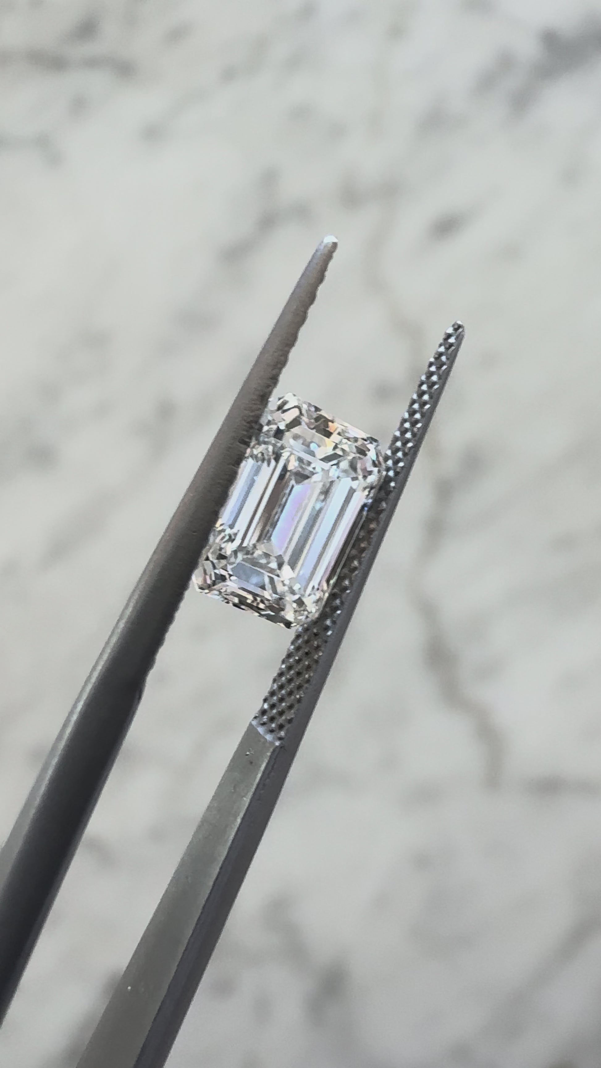 Emerald | 2.03ct F VVS2 | 1.38 ratio | IGI Certified LG805694443