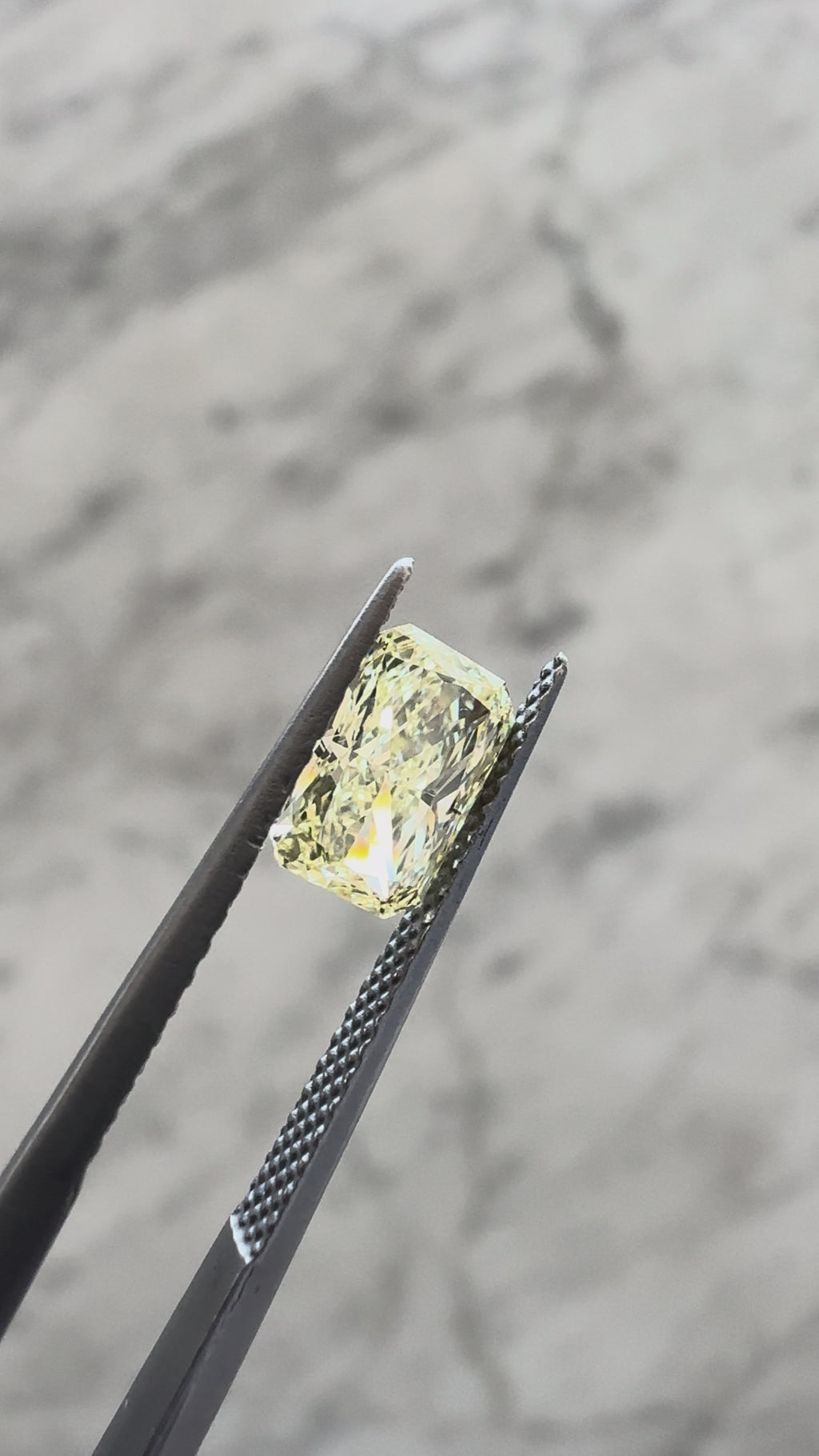 Radiant | 1.17ct Fancy Yellow VVS2 | 1.52 ratio | IGI Certified 629481658