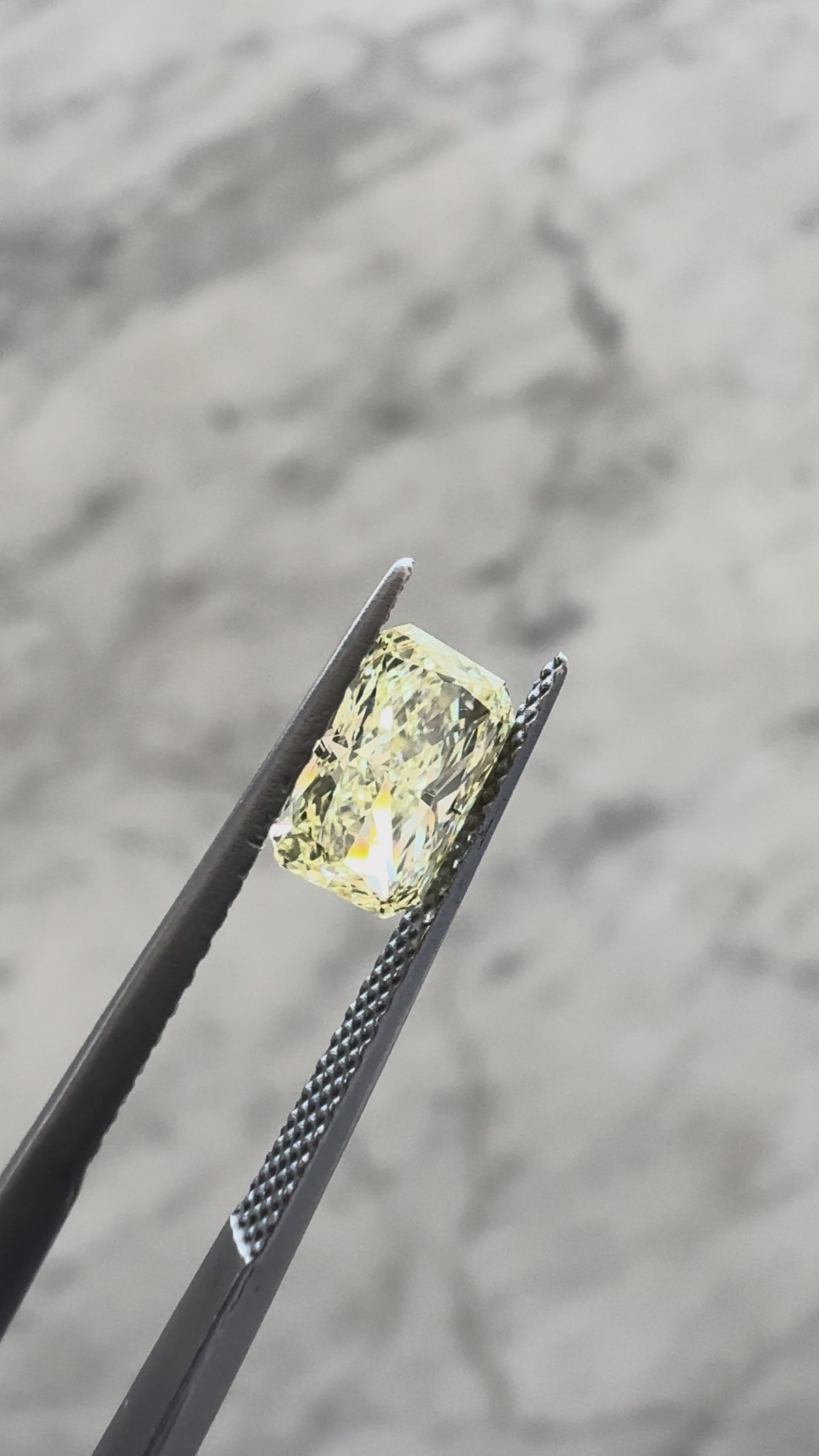 Radiant | 1.17ct Fancy Yellow VVS2 | 1.52 ratio | IGI Certified 629481658