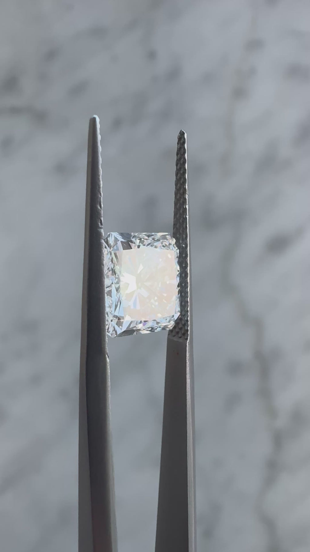 Radiant Square | 3.31ct D VVS2 | 1.04 ratio | LG698529186 | RAD331