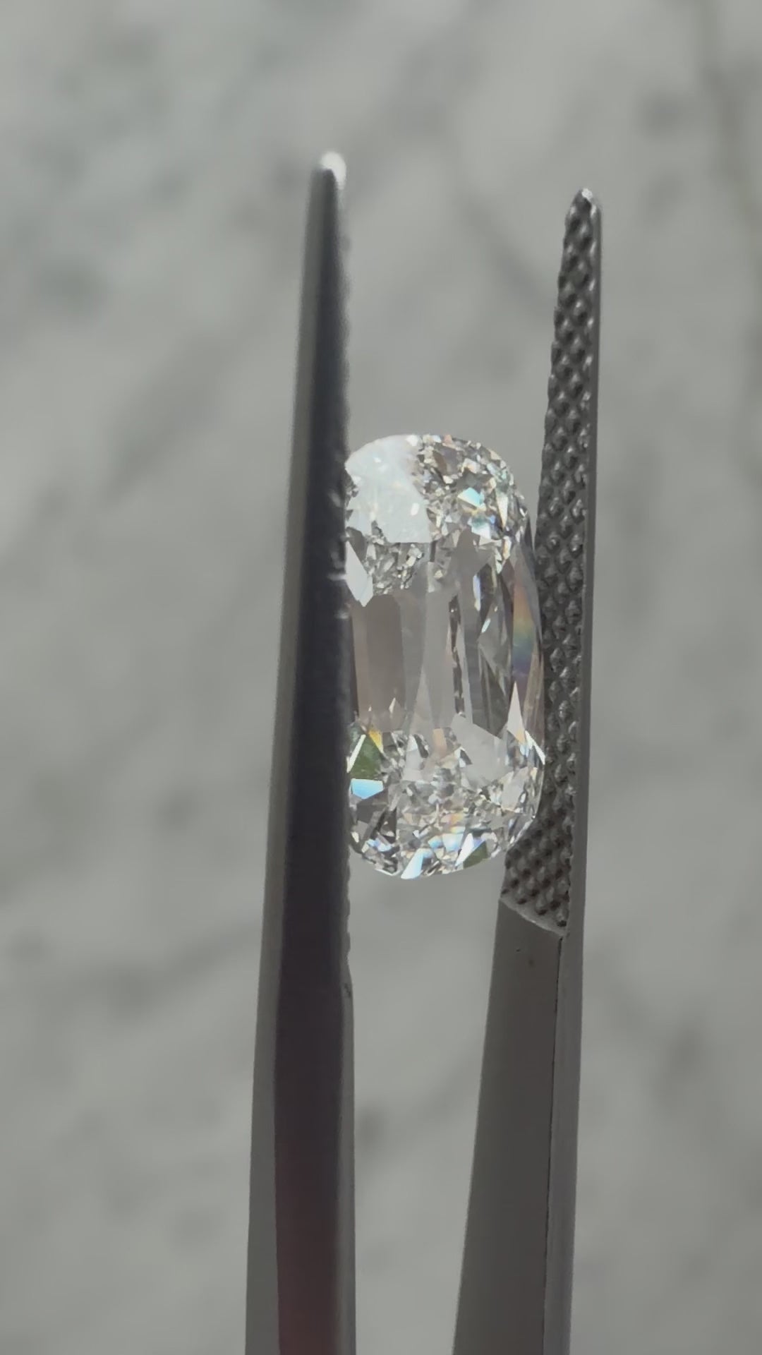 Old Mine Cushion | 2.27ct E VS1 | 1.67 ratio | LG743501839 | OM227