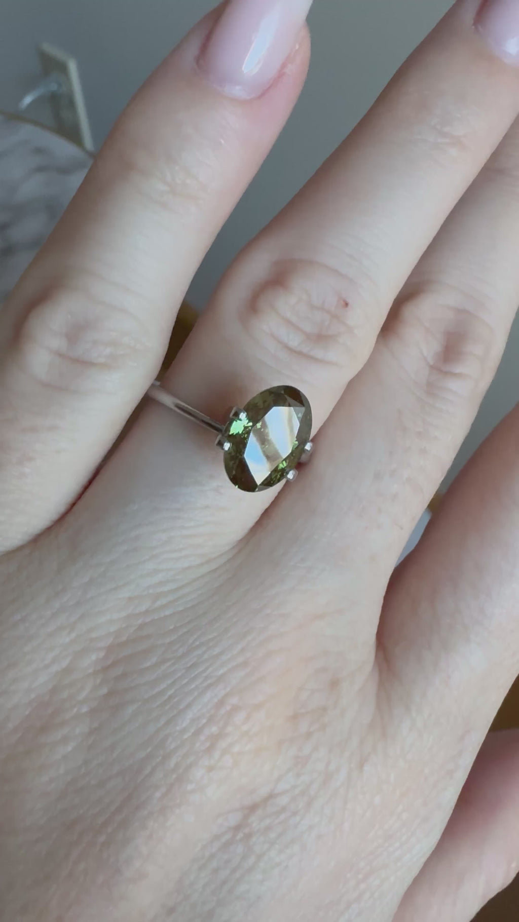 Oval | 2.72ct Fancy Deep Greenish Green VS1 | 1.47 ratio | 662471776 | FOV272