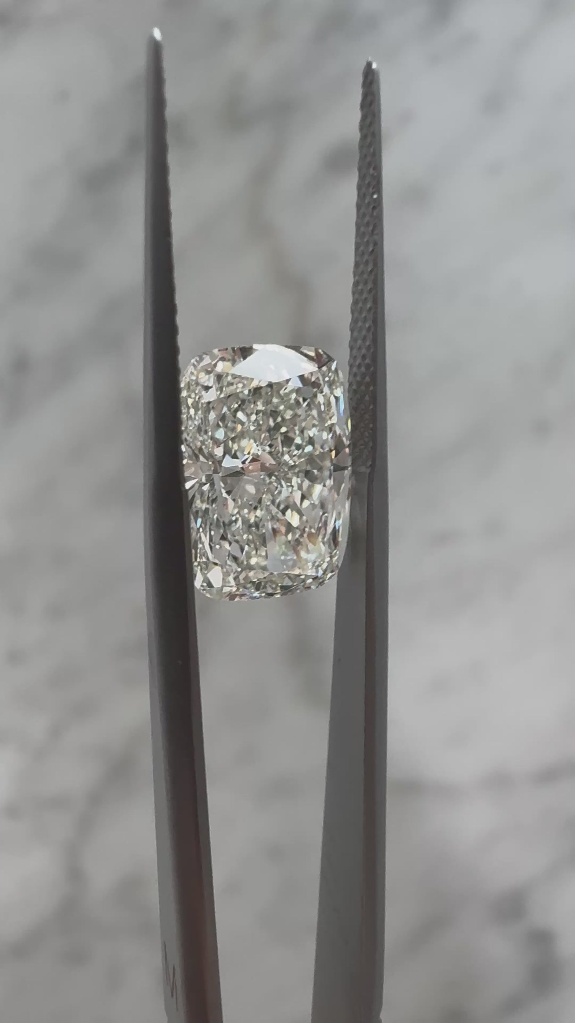 Cushion | 5.03ct G VS1 | 1.38 ratio | IGI Certified 720522454