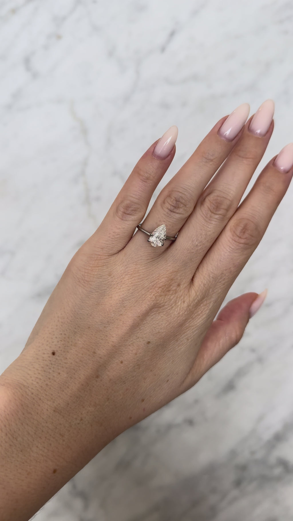 Pear | 2.01ct E VS1 | 1.62 ratio | IGI Certified 762515089