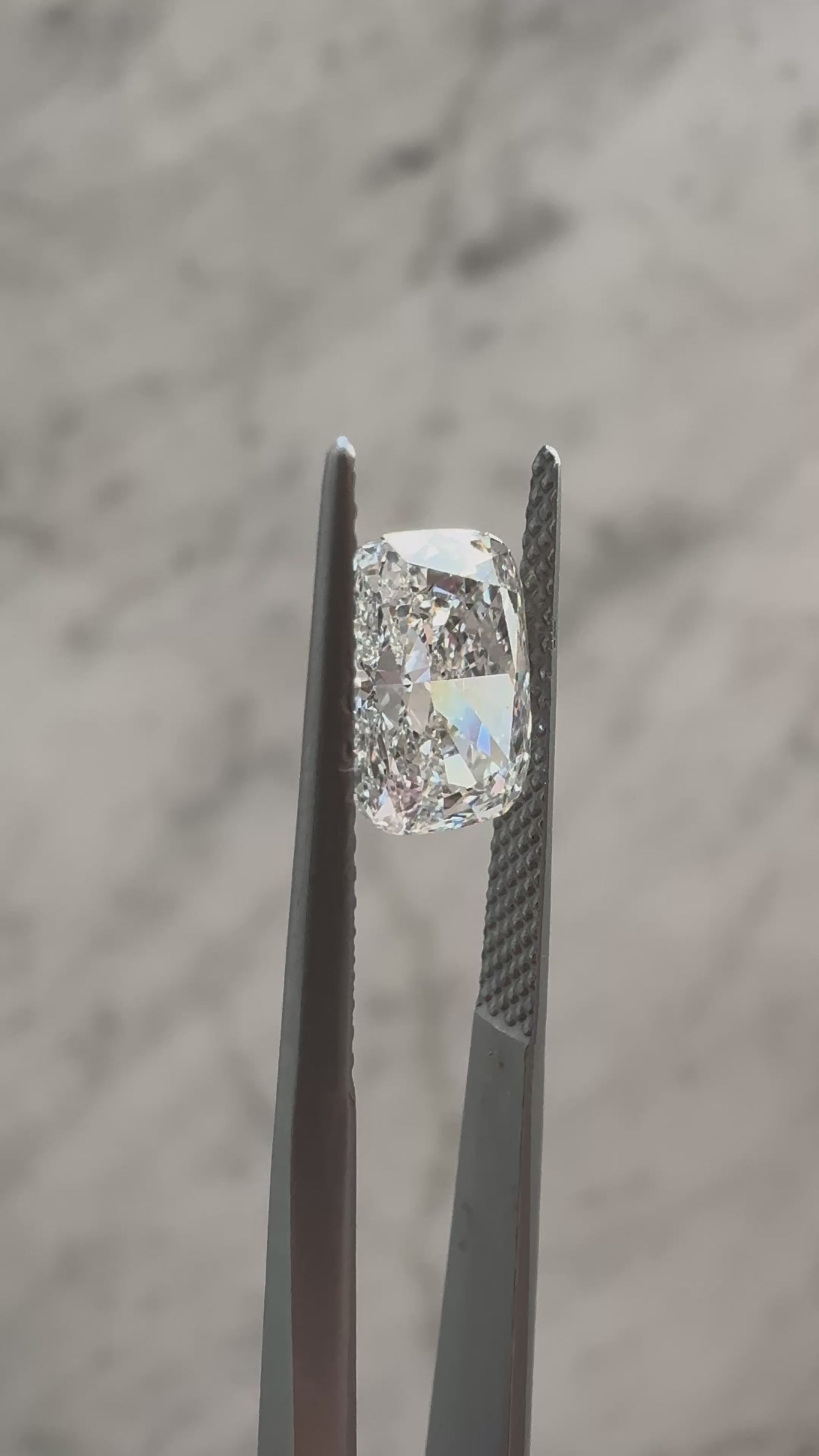 Cushion | 2.01ct F VS1 | 1.30 ratio | IGI Certified 658491711